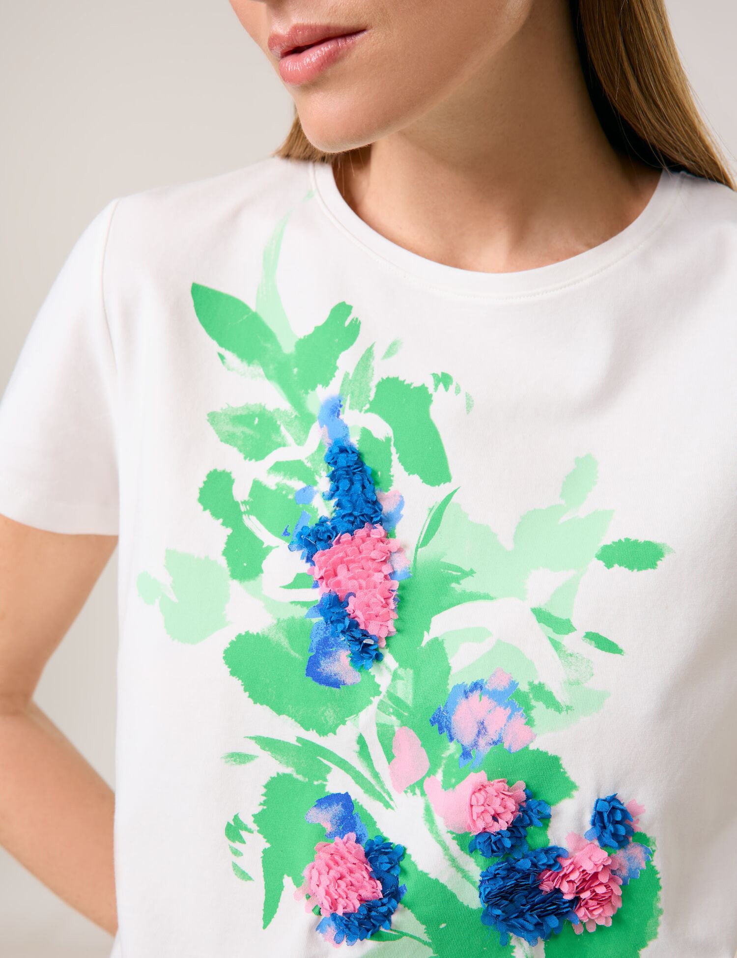 Taifun_T-Shirt with a Floral AppliquŽ_771333-16133_9702_04