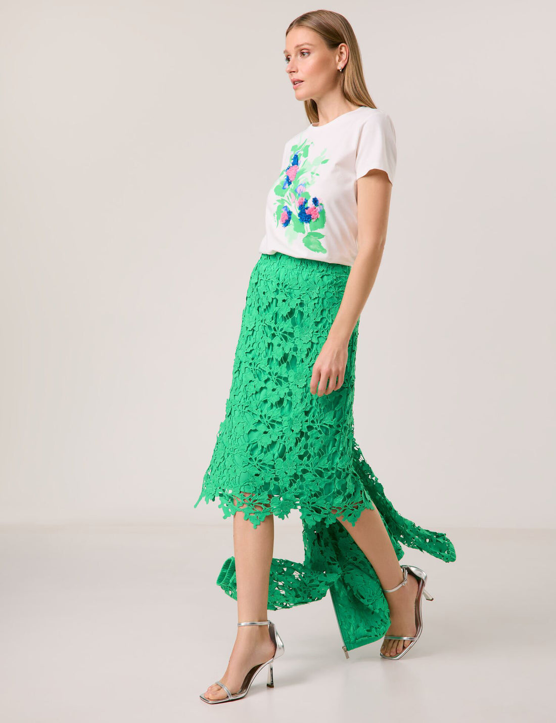 Taifun_T-Shirt with a Floral AppliquŽ_771333-16133_9702_05