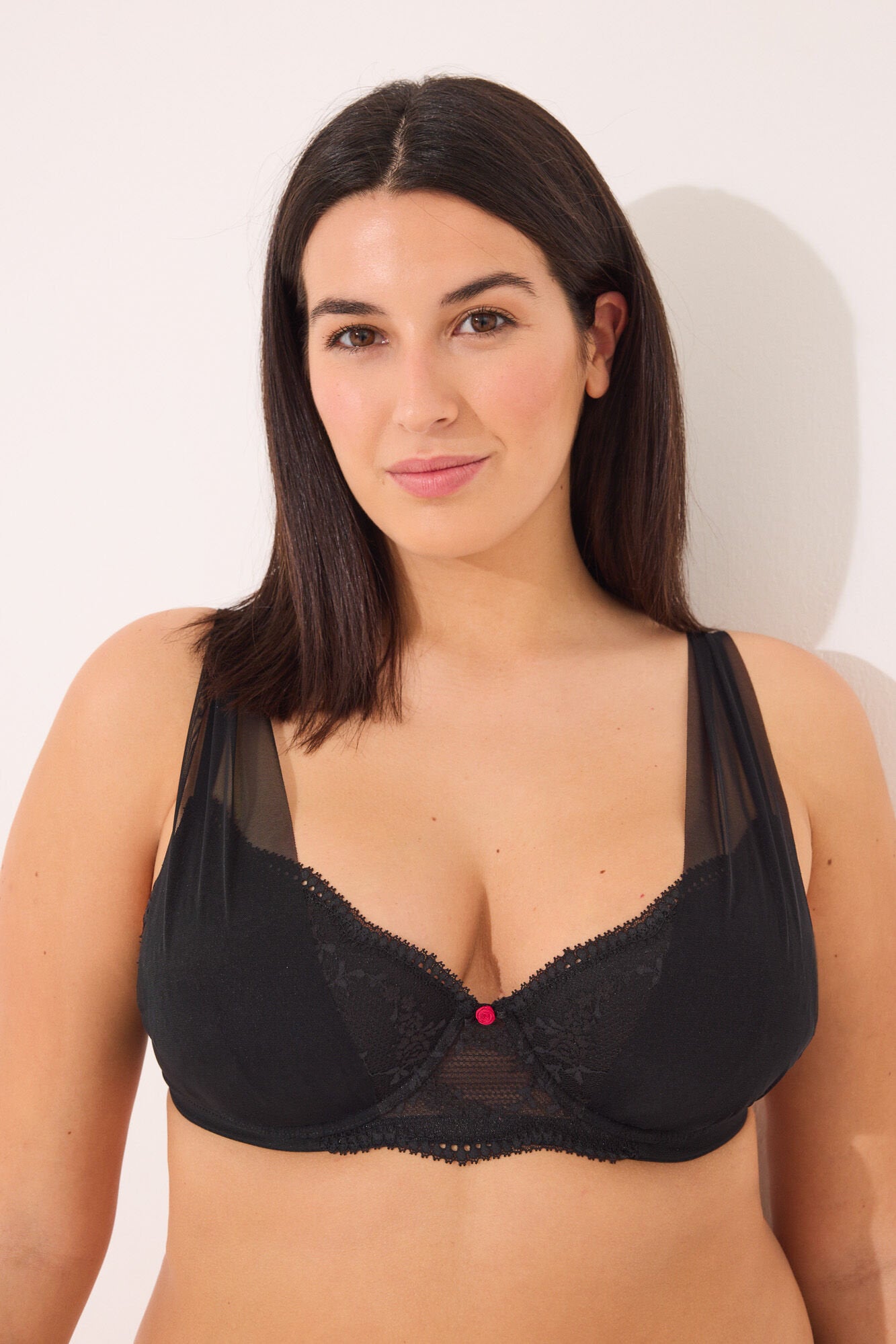Women Secret_BEAUTIFUL Classic Black Lace Bra in Different Cup Sizes_7919712_01_01