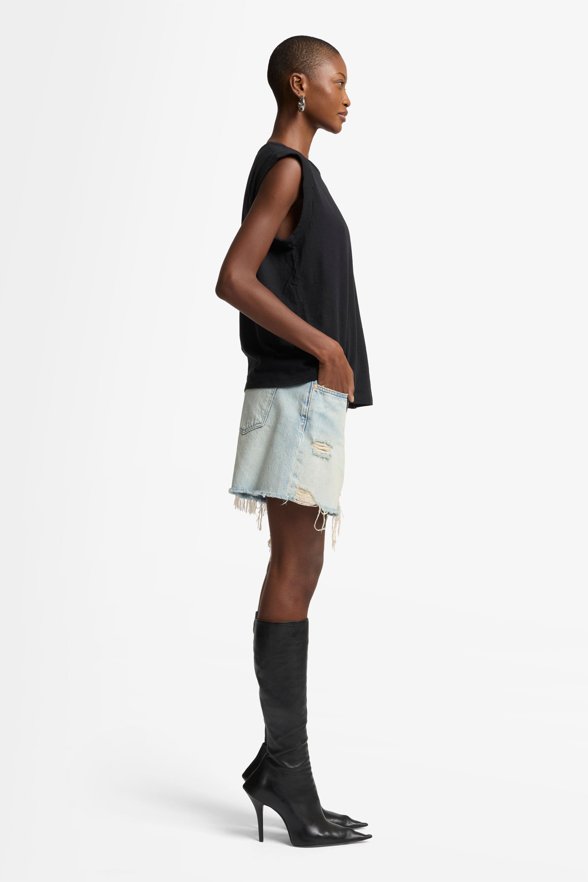 7 For All Mankind_Muscle Tee Linen Black_7N007F67-BLK_BLK_06