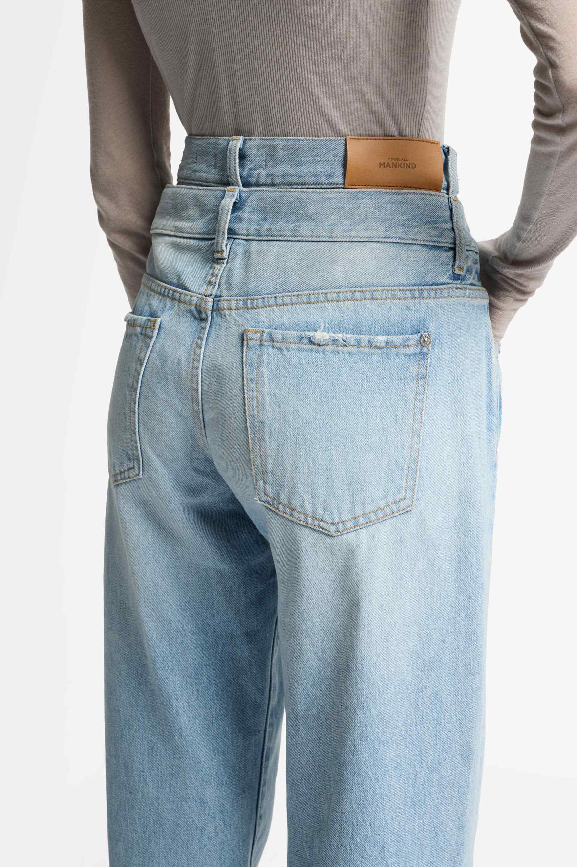 7 For All Mankind_Double Waisted Trouser Bleach_7N839E35-BHL_BHL_07