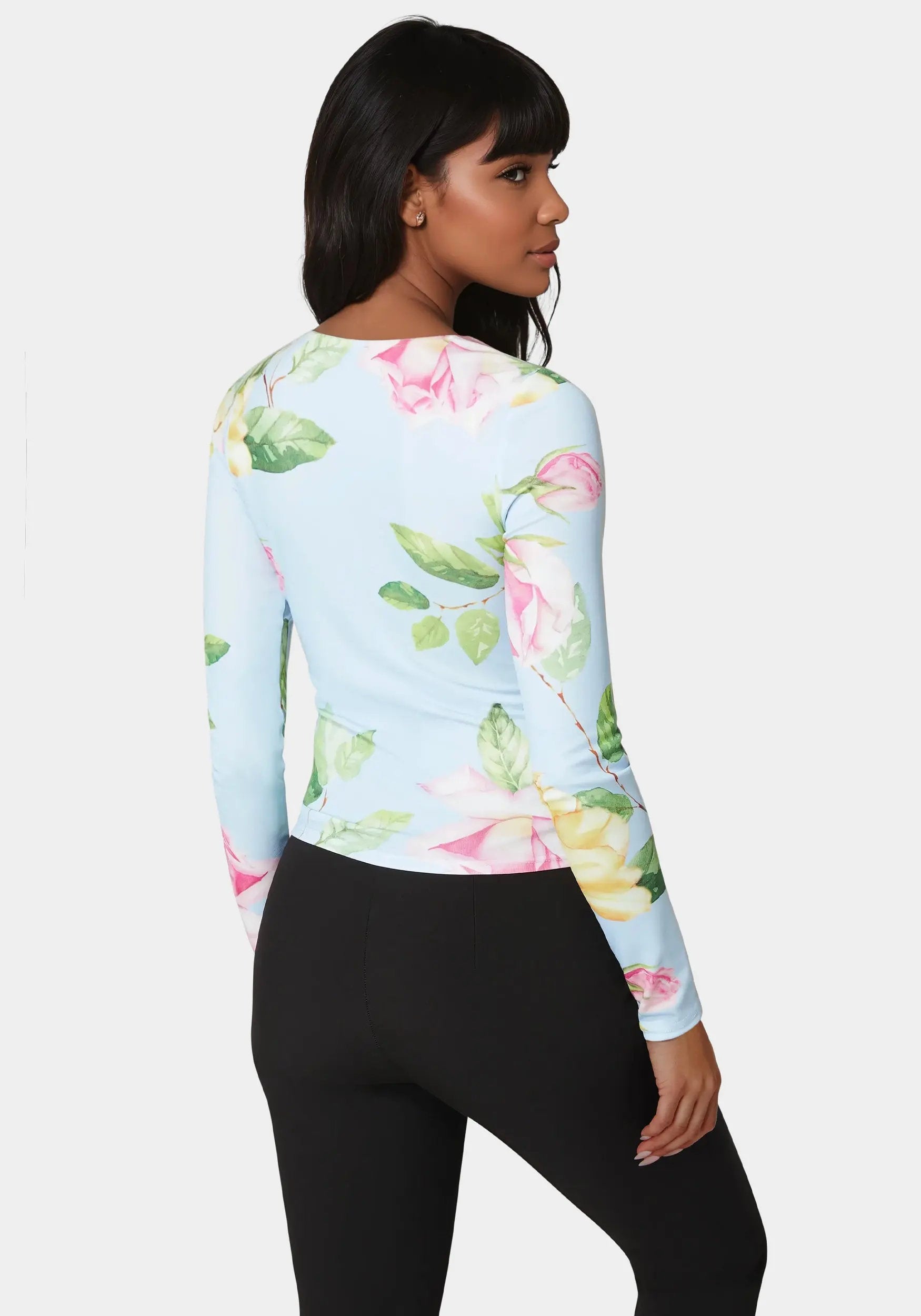 Bebe_Cut Out Flower Long Sleeve Top_7SKL0222BE_CLEAR SKY FLORAL PRINT_03