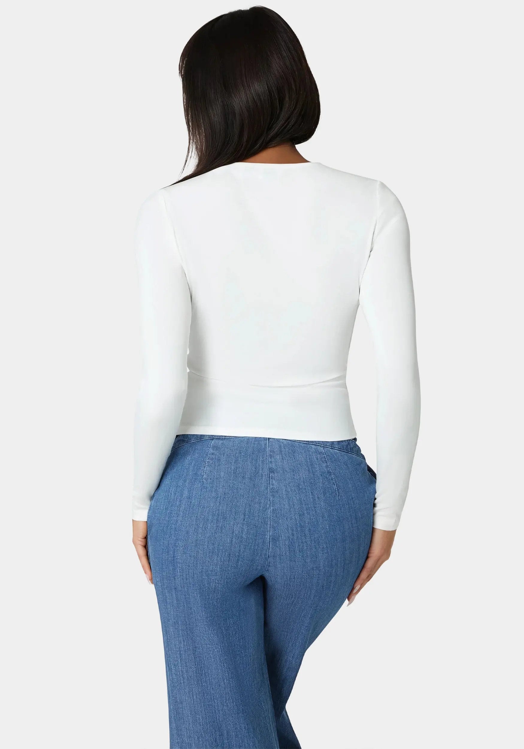 Bebe_Cut Out Flower Long Sleeve Top_7SKL0222BE_WHITE ALYSSUM_03