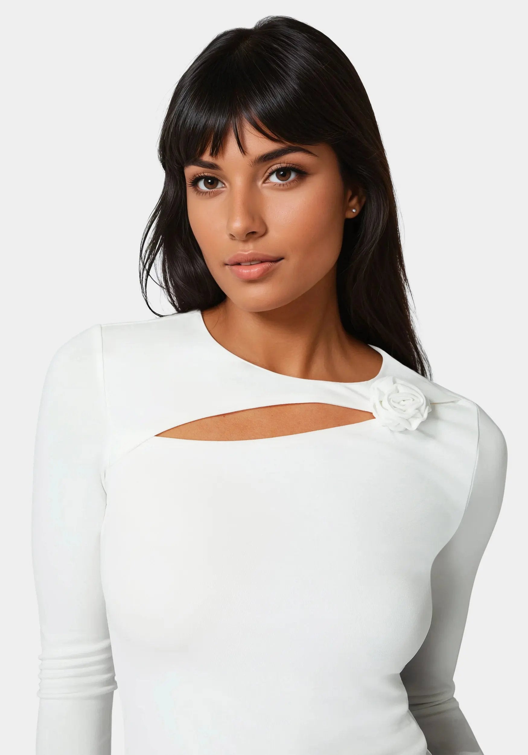 Bebe_Cut Out Flower Long Sleeve Top_7SKL0222BE_WHITE ALYSSUM_04