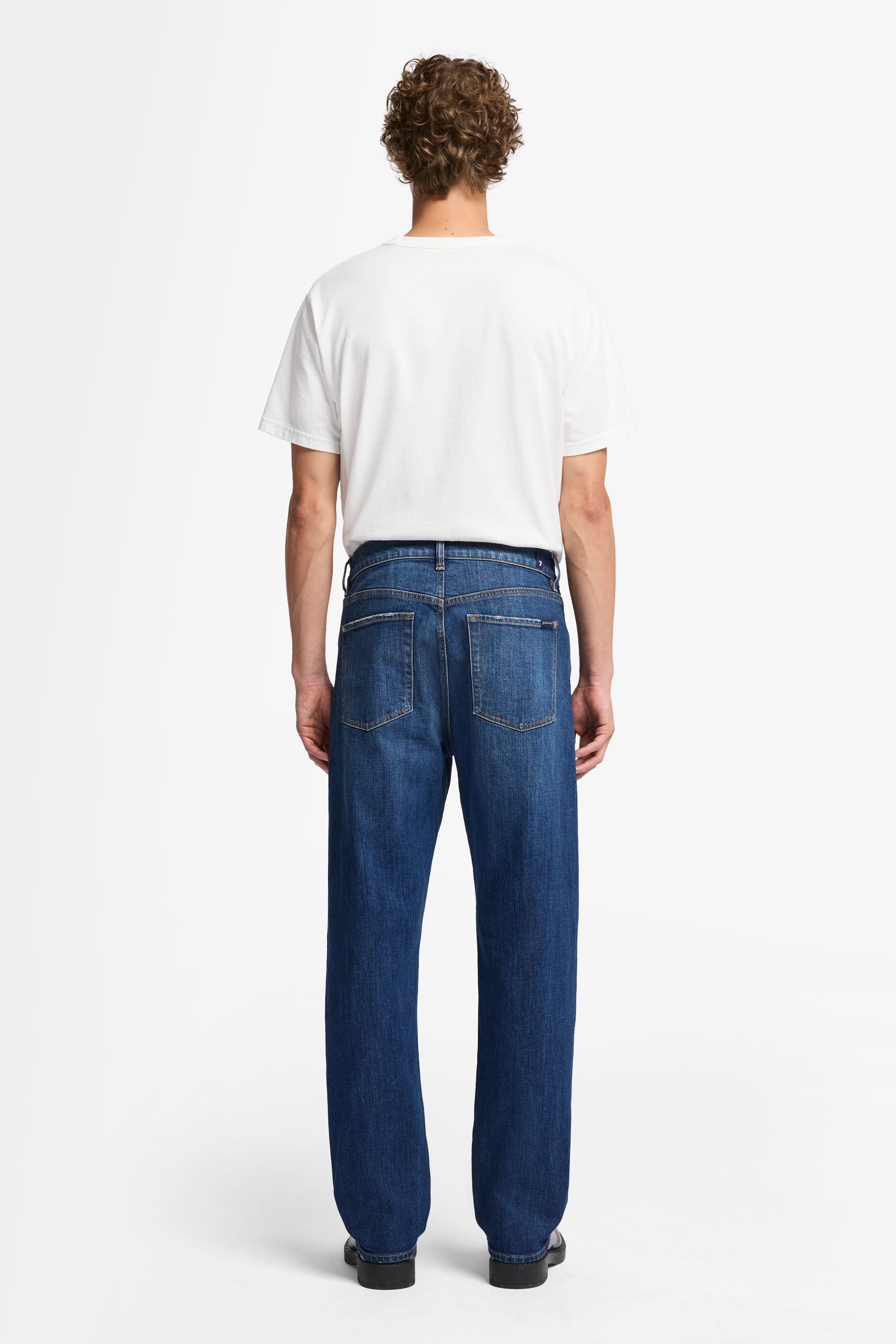 7 For All Mankind_Modern Straight Trad Blue_7T099A56-EUL_EUL_05