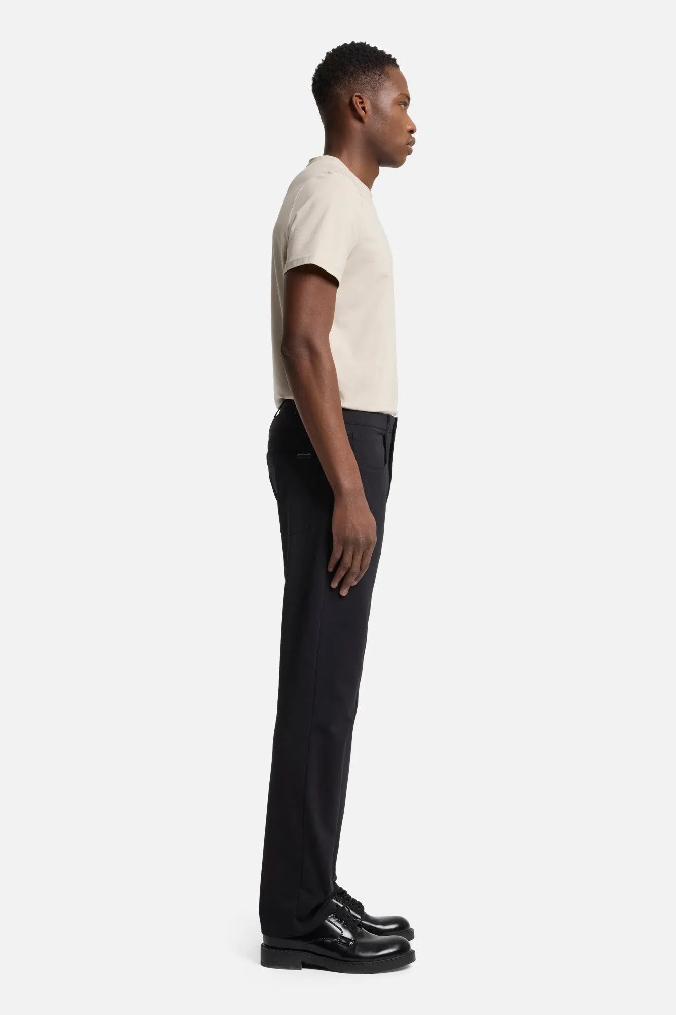7 For All Mankind Black Men The Straight in Luxe Performance Knit SKU: 7TE70E23_BKN Image 06