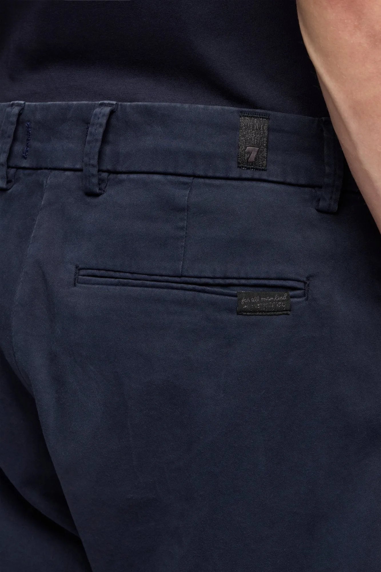 7 For All Mankind Ocean Men Chino Short in Luxe Performance Sateen SKU: 7TI70E45_3A4 Image 04