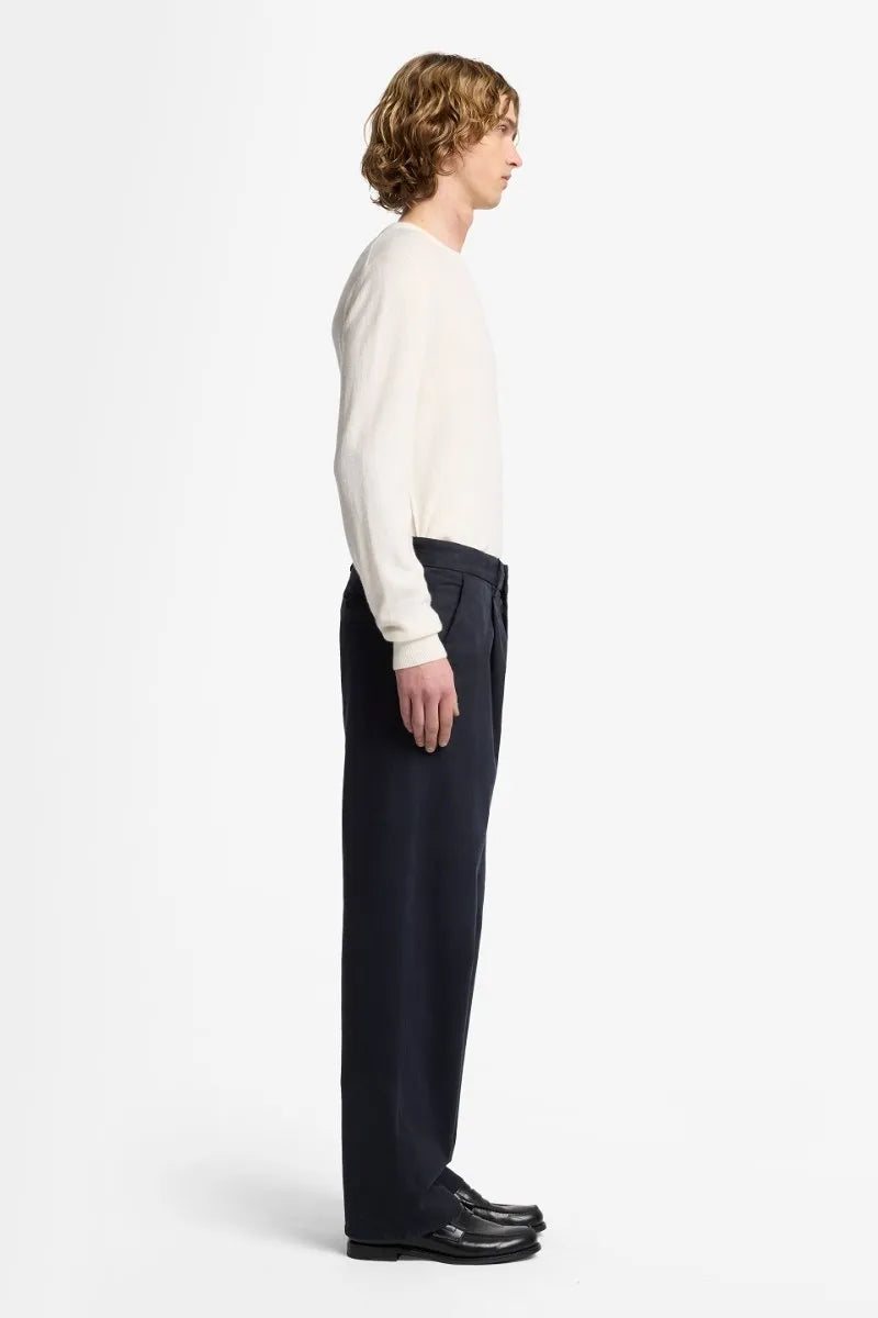 7 For All Mankind_Blue_Pleated Trouser in Comfort Twill_7TY51E39_1NQ_05