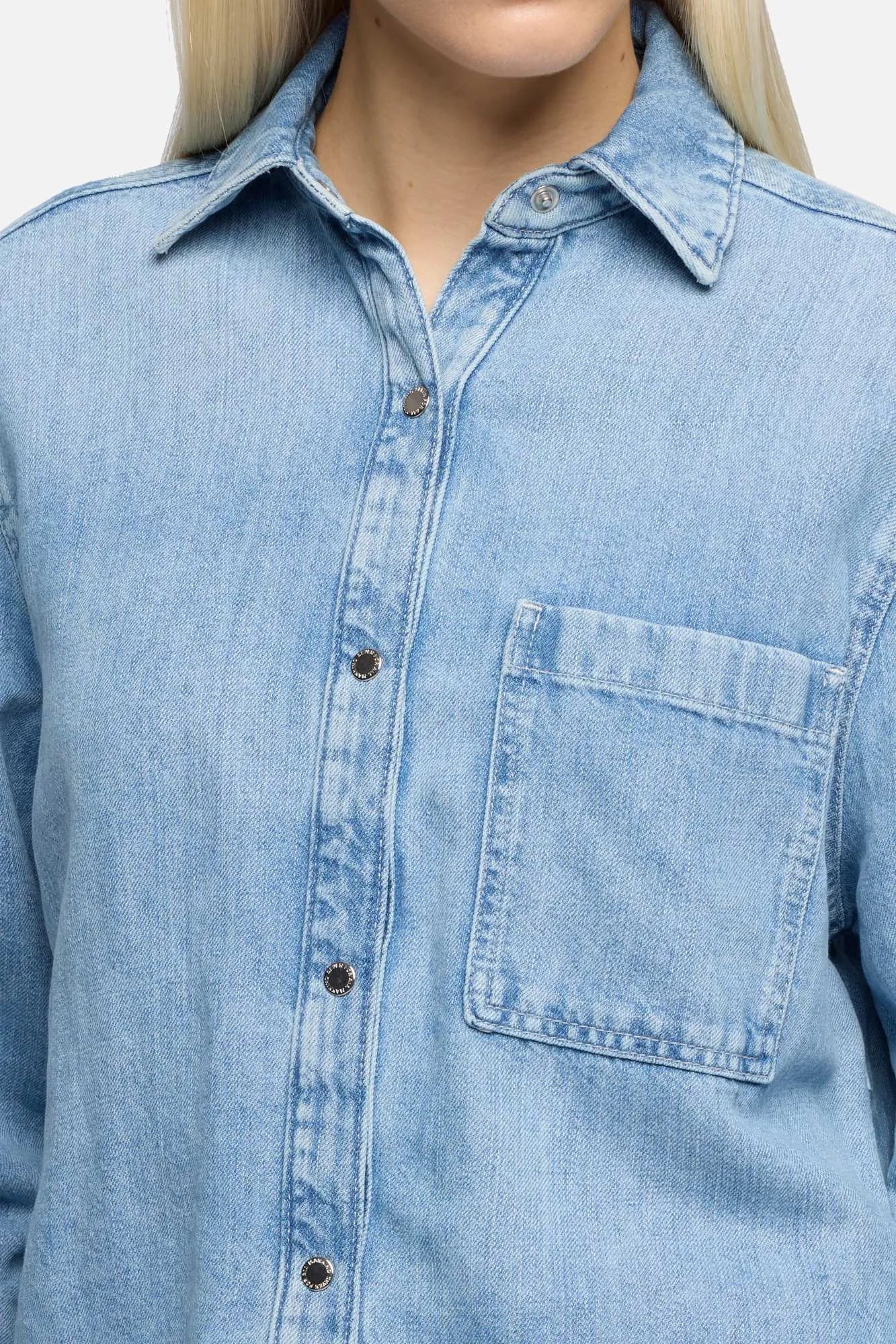 7 For All Mankind Iris Women Ivy Shirt in Indigo Linen SKU: 7U7J0U03_IRI Image 04