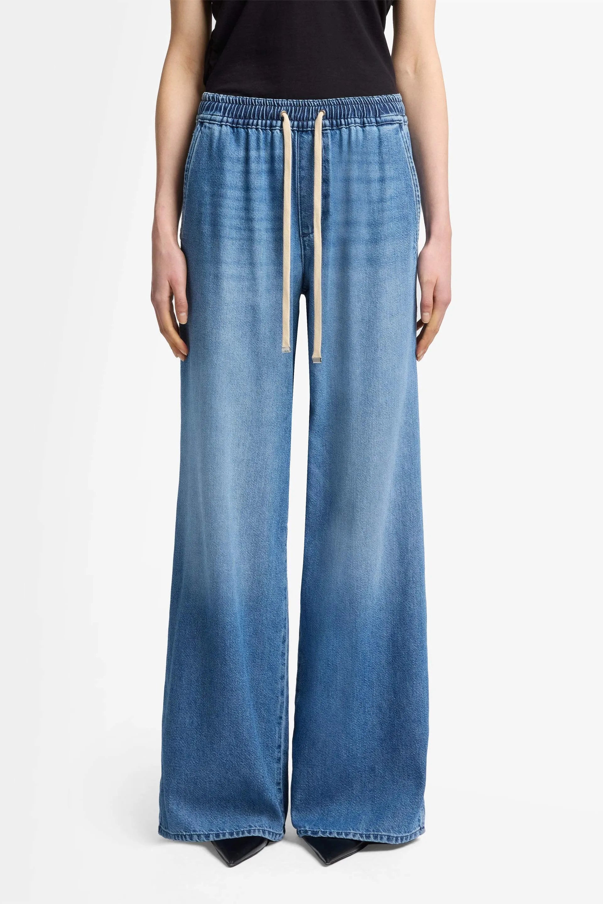 7 For All Mankind_Mid Blue_Pull on Wide Leg Weightless Denim_7UL00E38_1BB_02