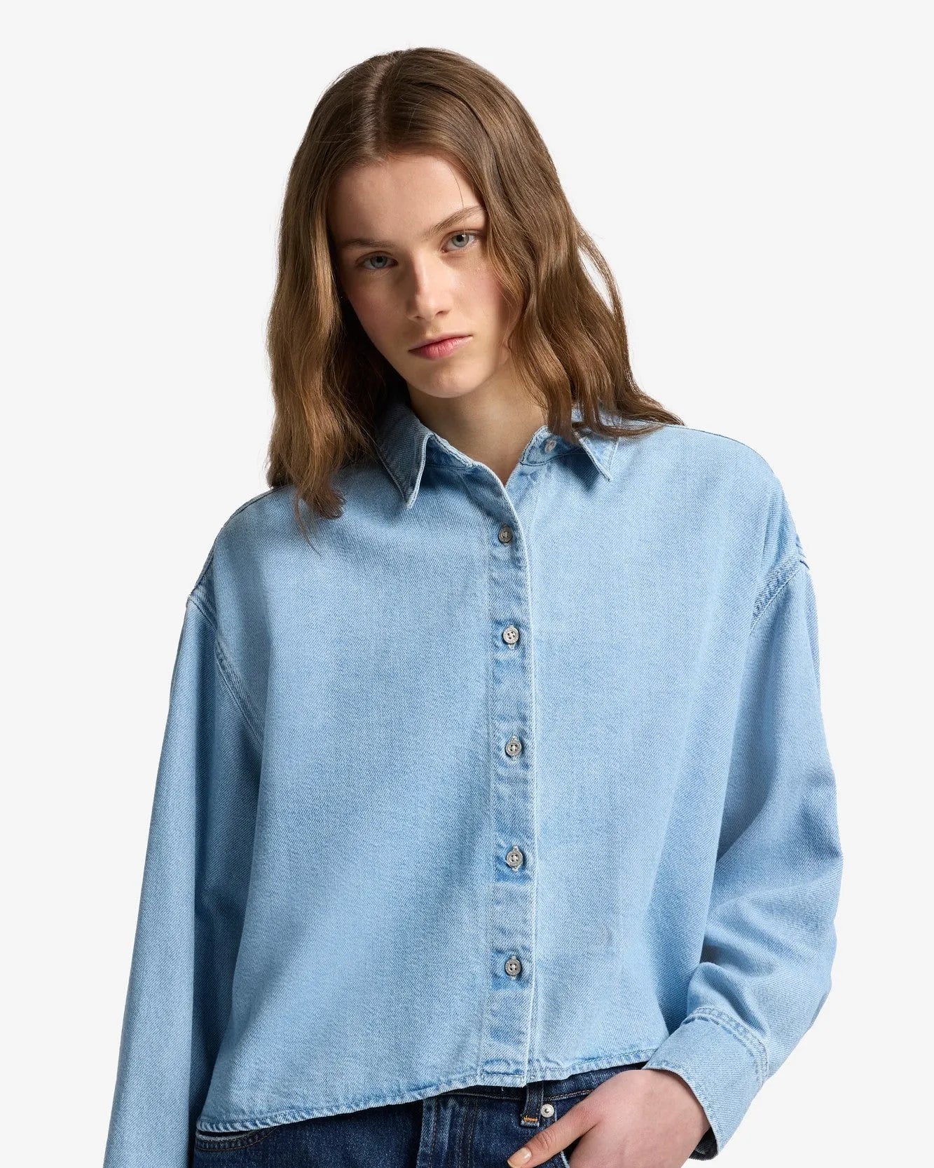 7 For All Mankind_Mid Blue_Weightless Denim Nina Cropped Shirt_7UL10E38_1BA_03