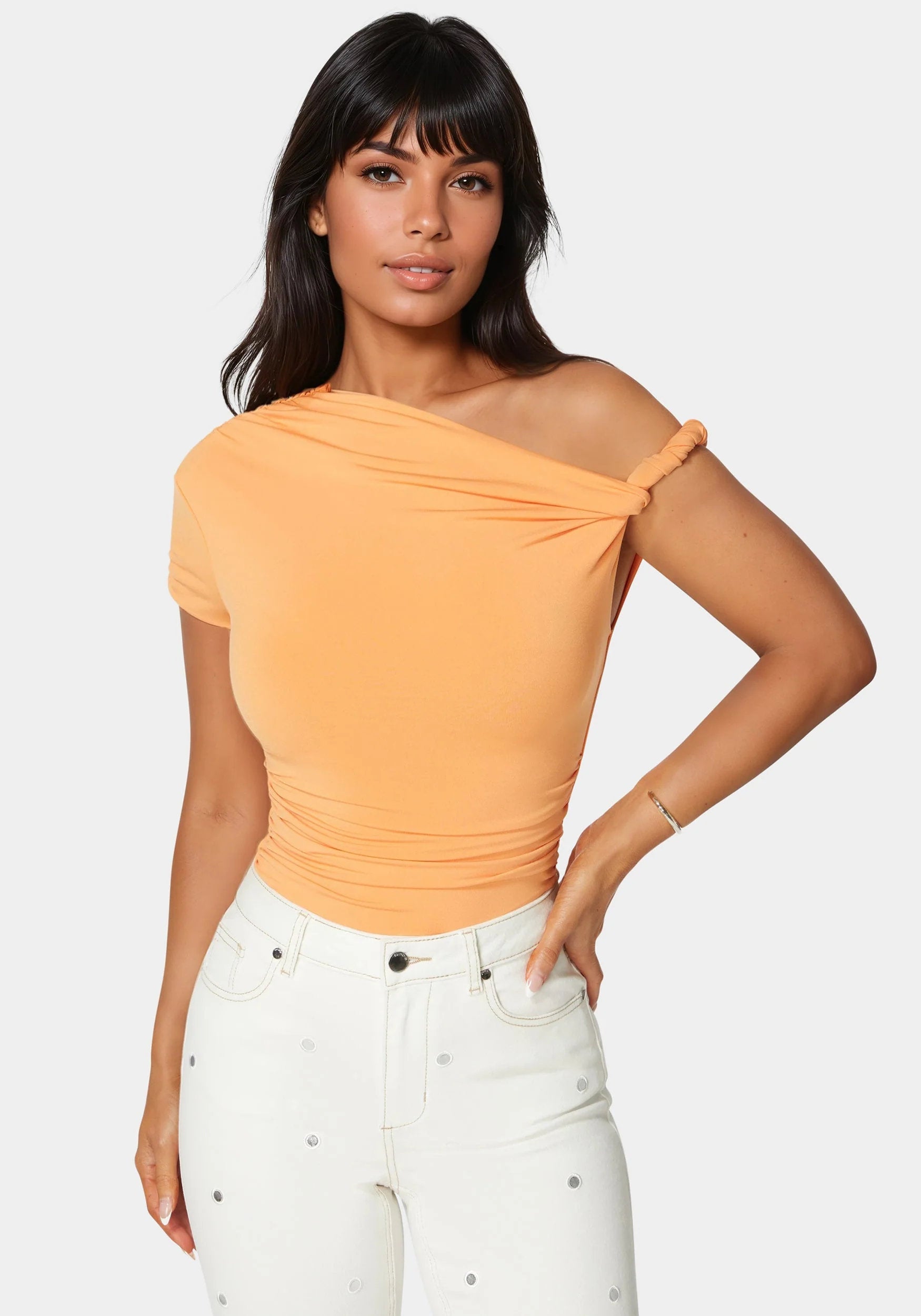 Bebe_Asymmetrical Shoulder Ruched Bodysuit_7skb0142be_Cantaloupe_01