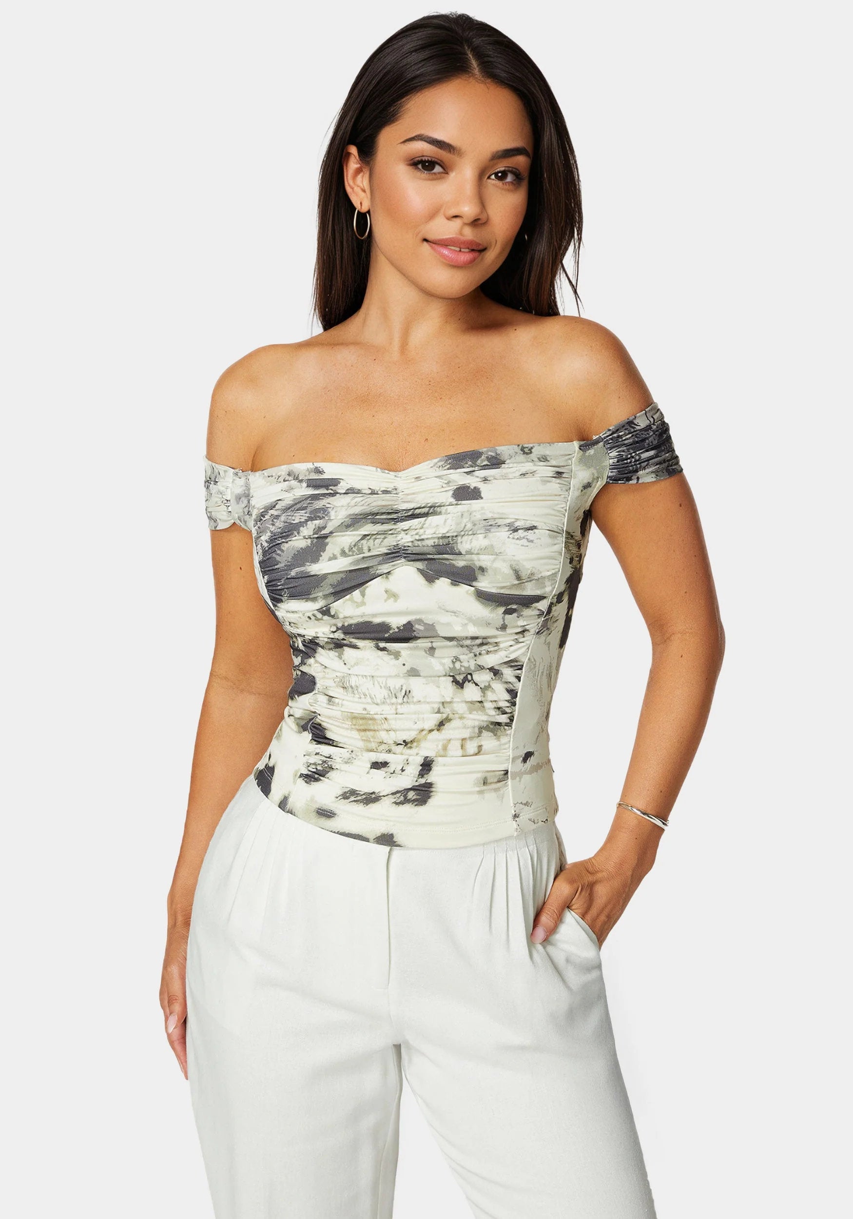 Bebe_Off Shoulder Knit Top_7skt0422be_Jungle Bloom Print_01