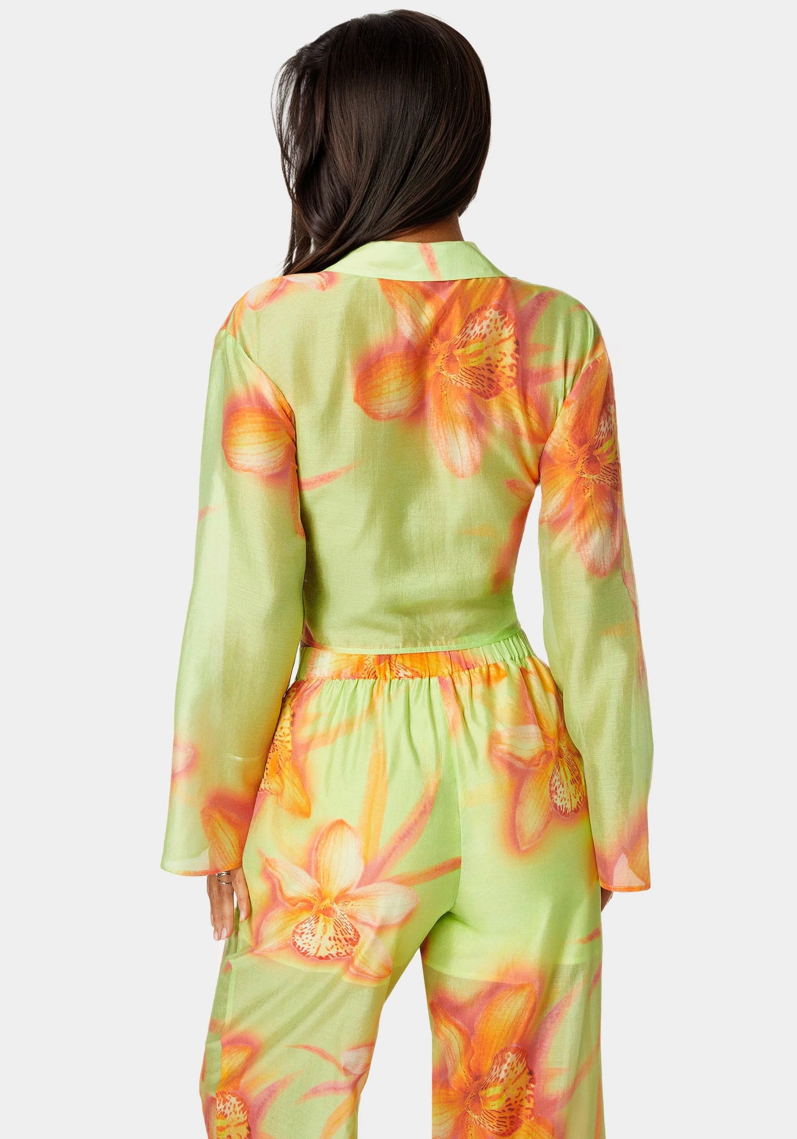 Bebe_Front Tie Flowy Blouse_7swl0228be_Orchid Splash Print_03