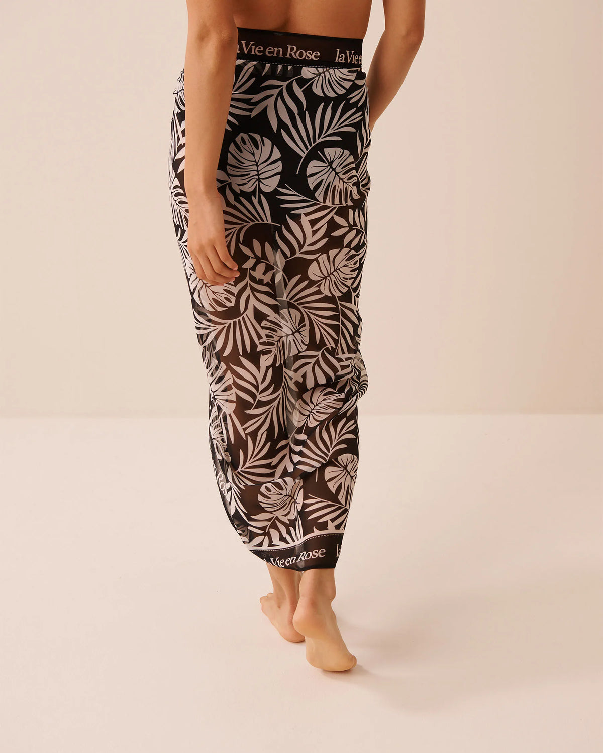 La Vie en Rose Black & White Tropical Women Long Chiffon Pareo SKU: 80200097_P00508 Image 02