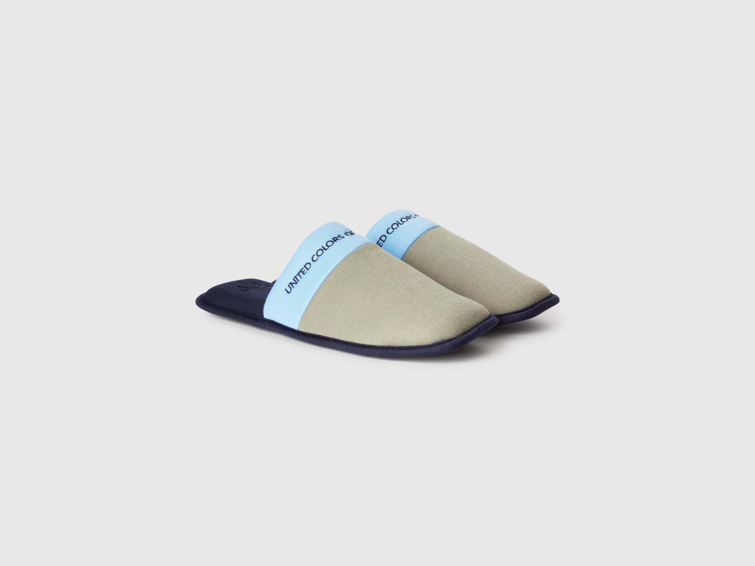 Benetton_Slippers with Logo_848X2D013_902_02