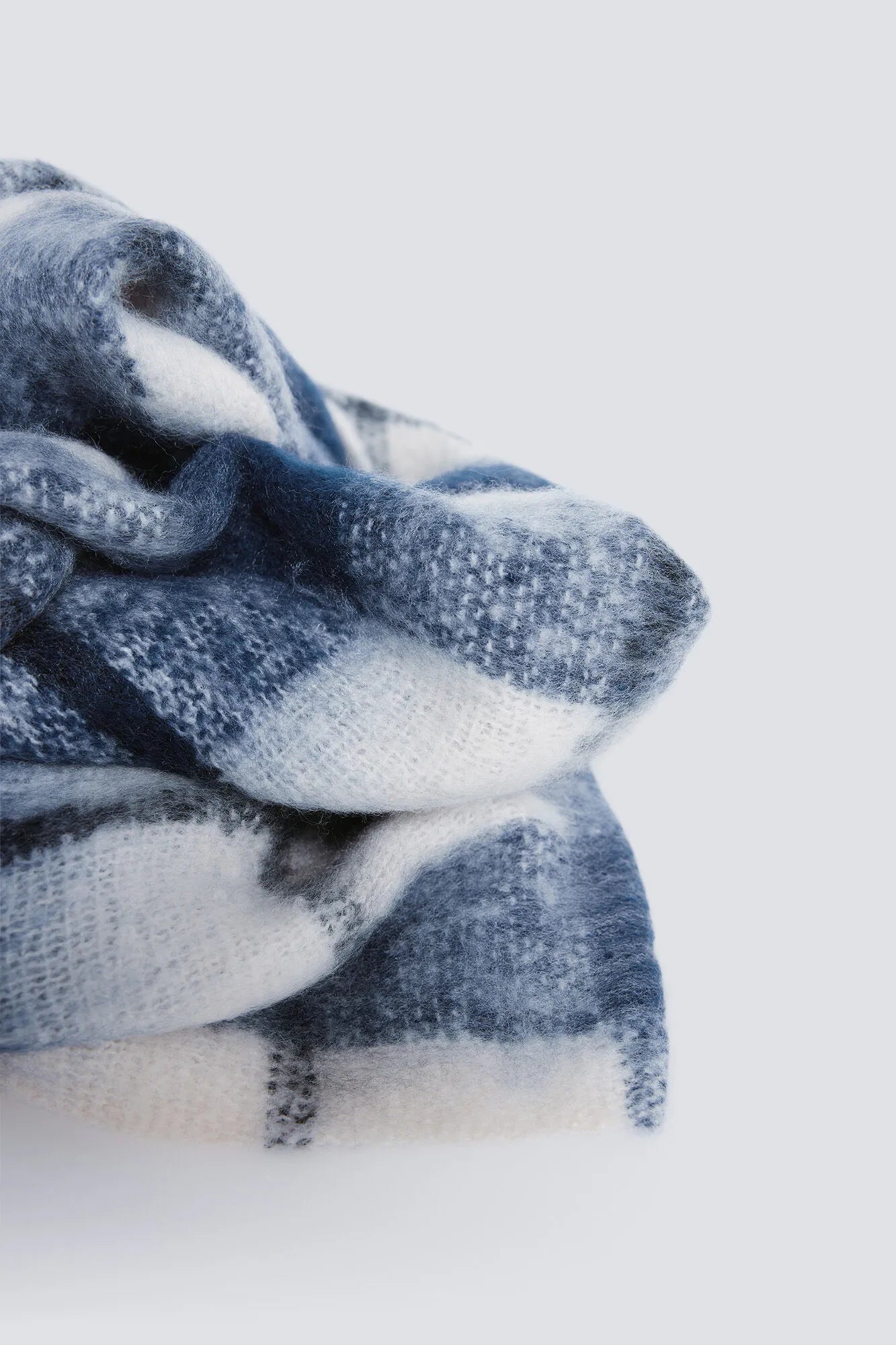 Springfield_Brown Print_Blue Plaid Scarf_8562495_39_03