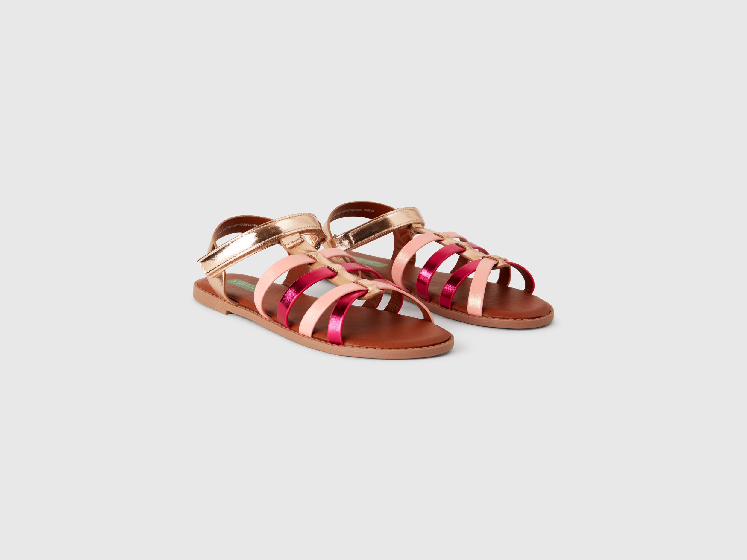 Benetton_Glossy Flat Sandals_86E3CD01S_901_02