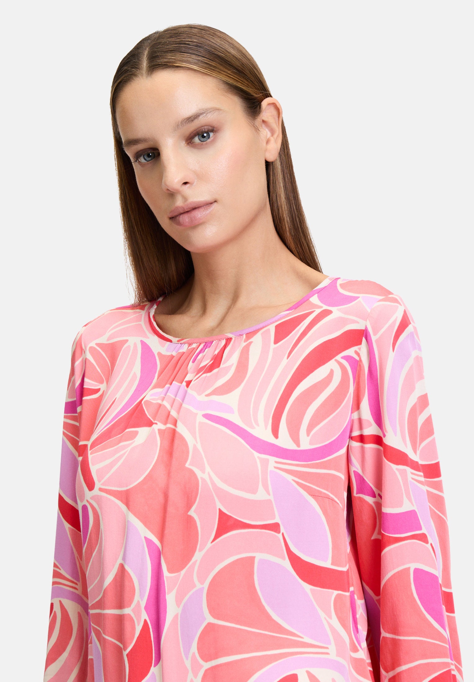 Betty Barclay_Satin Blouse with 3/4 Sleeves_8817-1110_4826_06