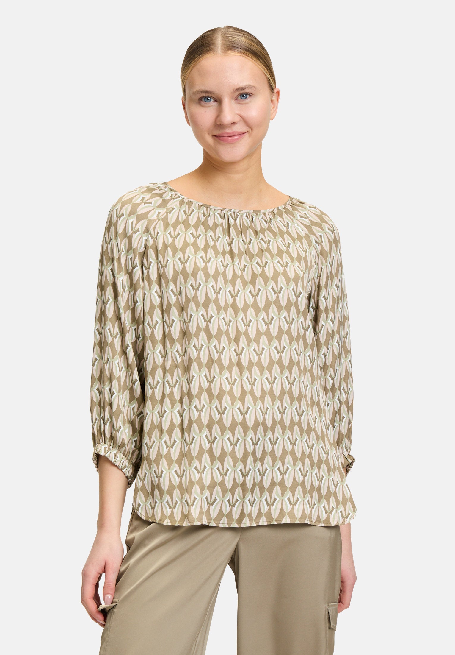 Betty Barclay_Pull-On Blouse with A Round Neckline_8824-1133_5819_01