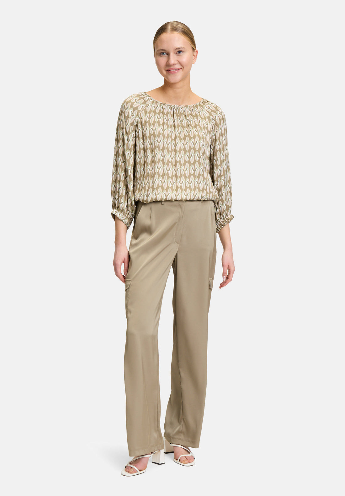 Betty Barclay_Pull-On Blouse with A Round Neckline_8824-1133_5819_02