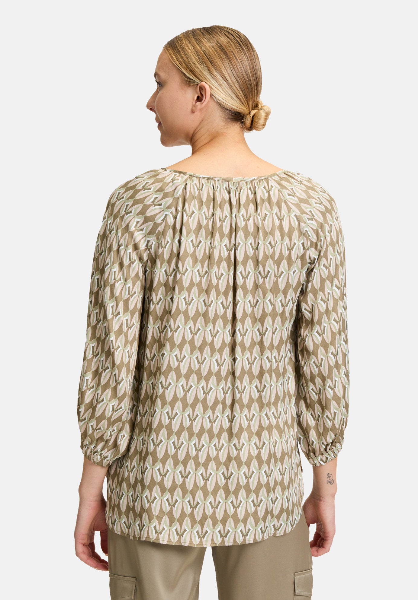 Betty Barclay_Pull-On Blouse with A Round Neckline_8824-1133_5819_03