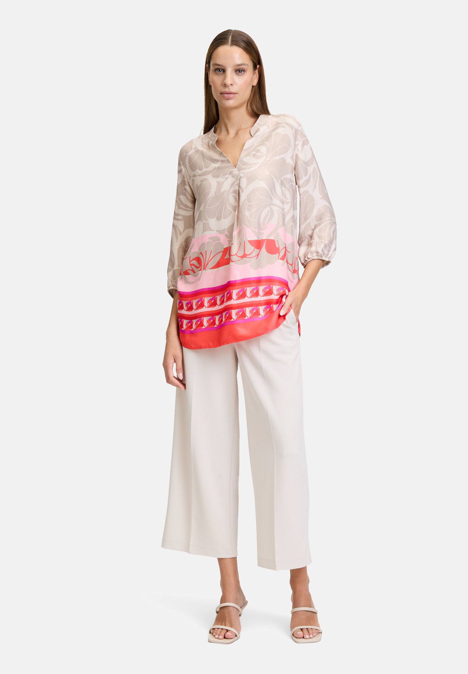 Betty Barclay_Pull-On Blouse with 3/4 Sleeves_8826-1139_7846_02