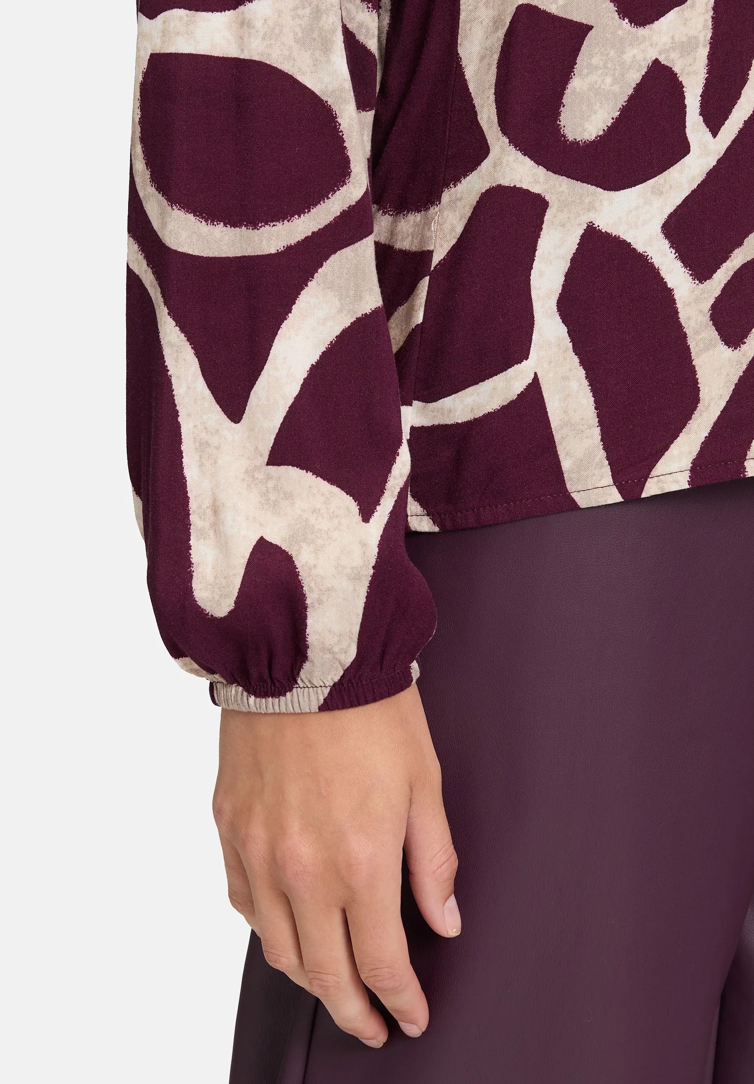 Betty Barclay_Dark Red/Nature_Slip-On Blouse with Print_8826-3089_4807_07