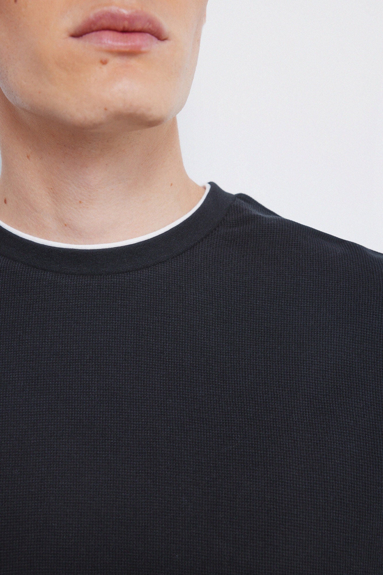 Springfield_Black_Double Waffle Fabric T-Shirt_8832417_28_04