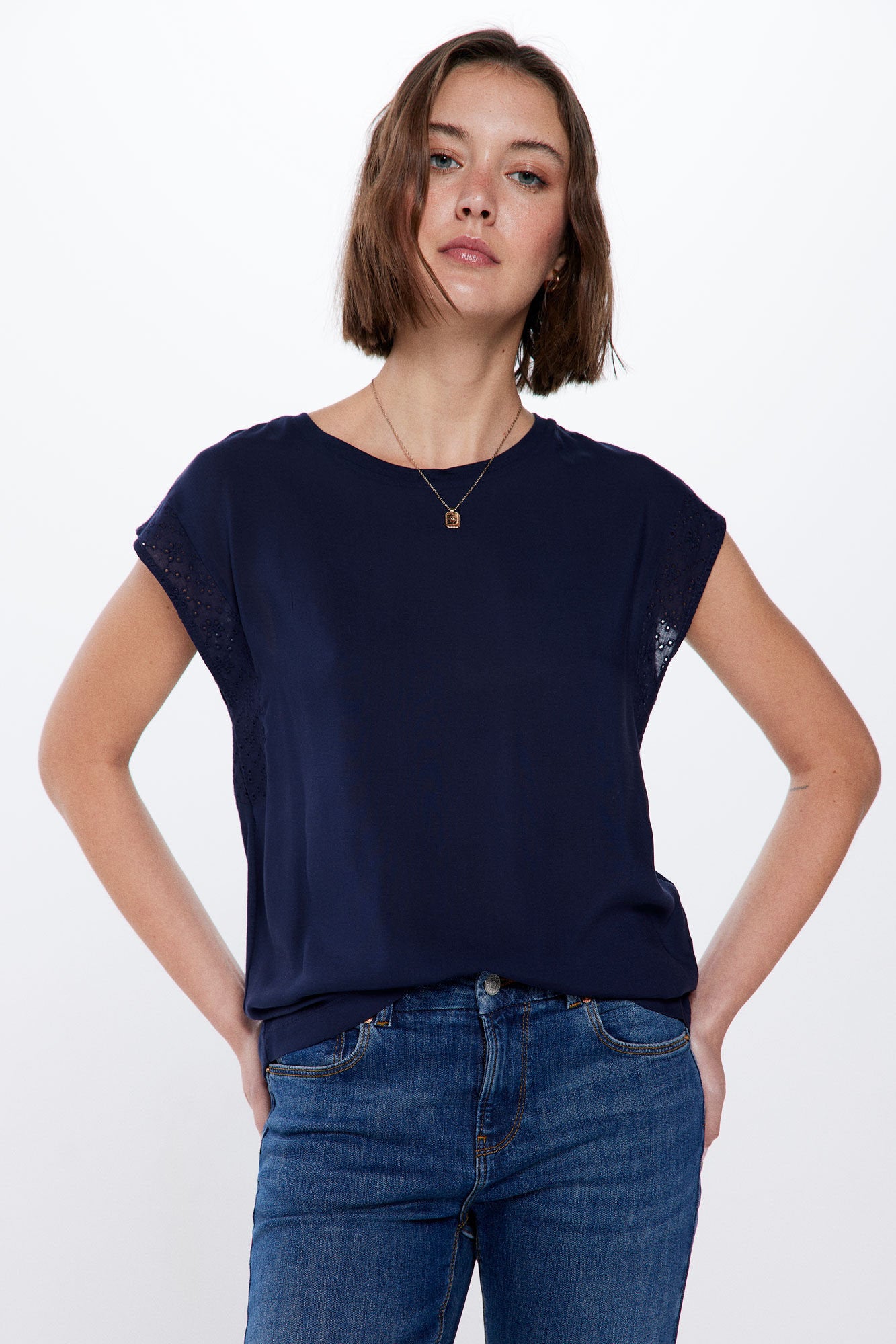 Round Neck T Shirt_8867880_14_06