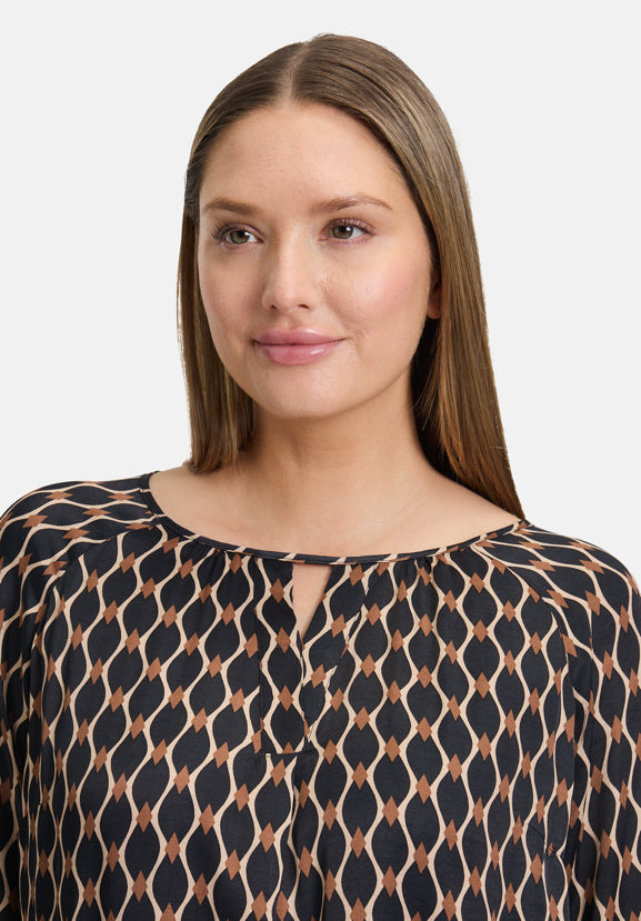 Betty Barclay_Black/Beige_Slip Blouse with Print_8906-1443_9875_06
