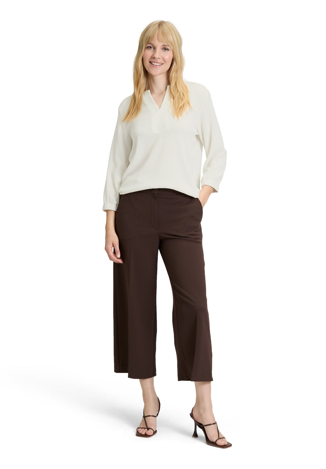 Betty Barclay_Offwhite_Slip Blouse with Structure_8909-1468_1014_02