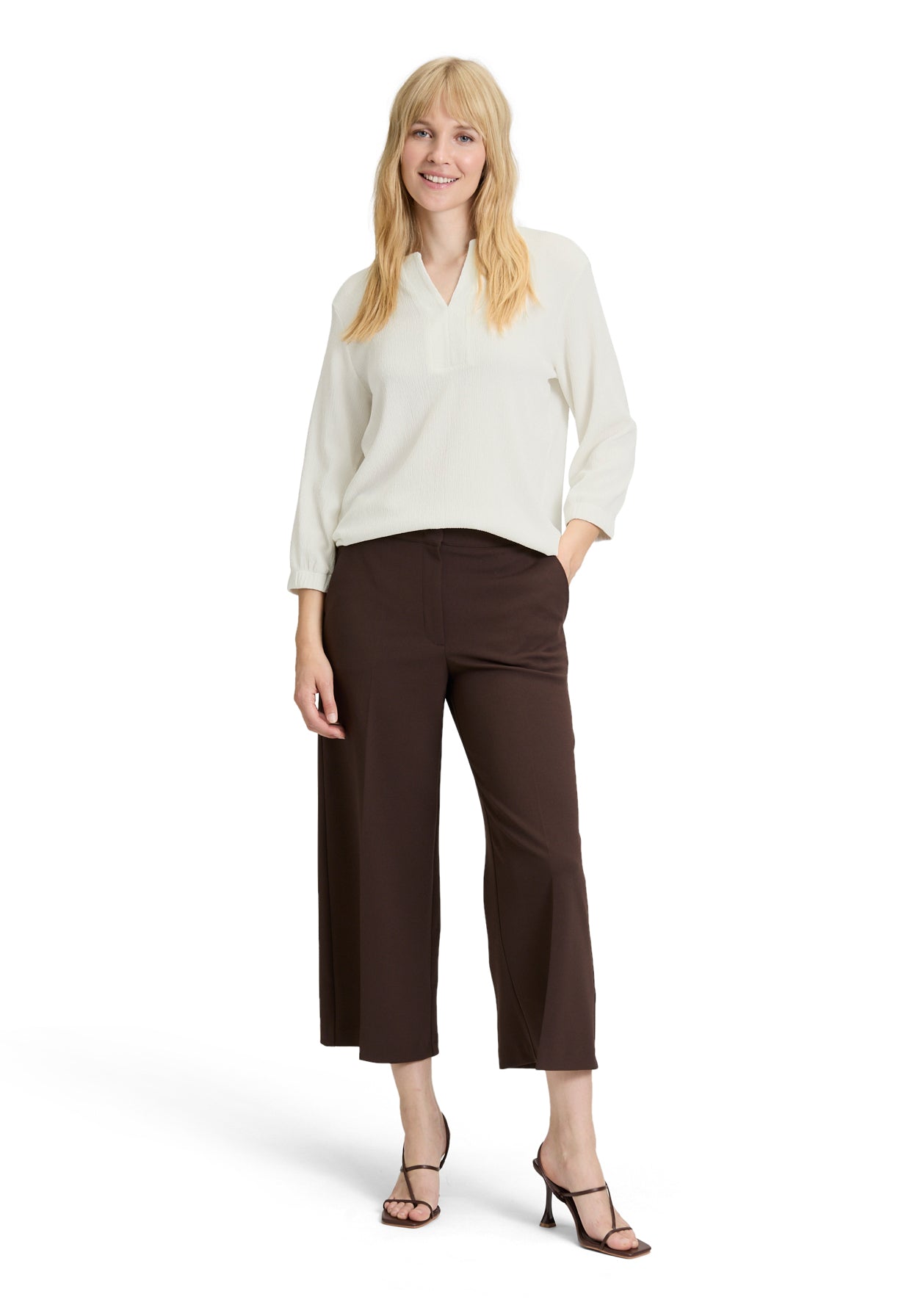 Betty Barclay_Offwhite_Slip Blouse with Structure_8909-1468_1014_02