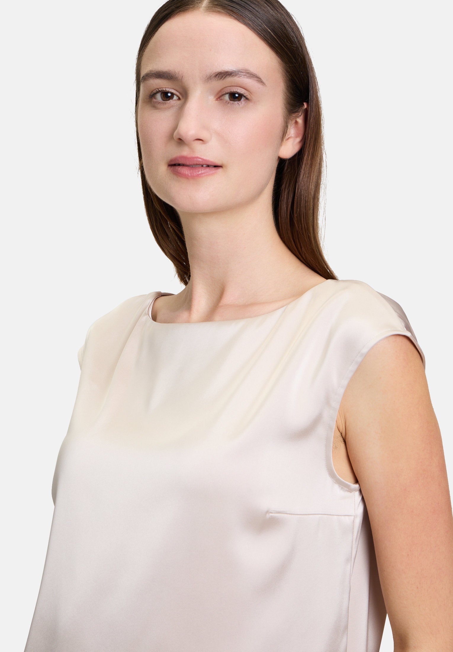 Betty Barclay_Blouse Top with Shiny Effect_8909-3386_1098_06