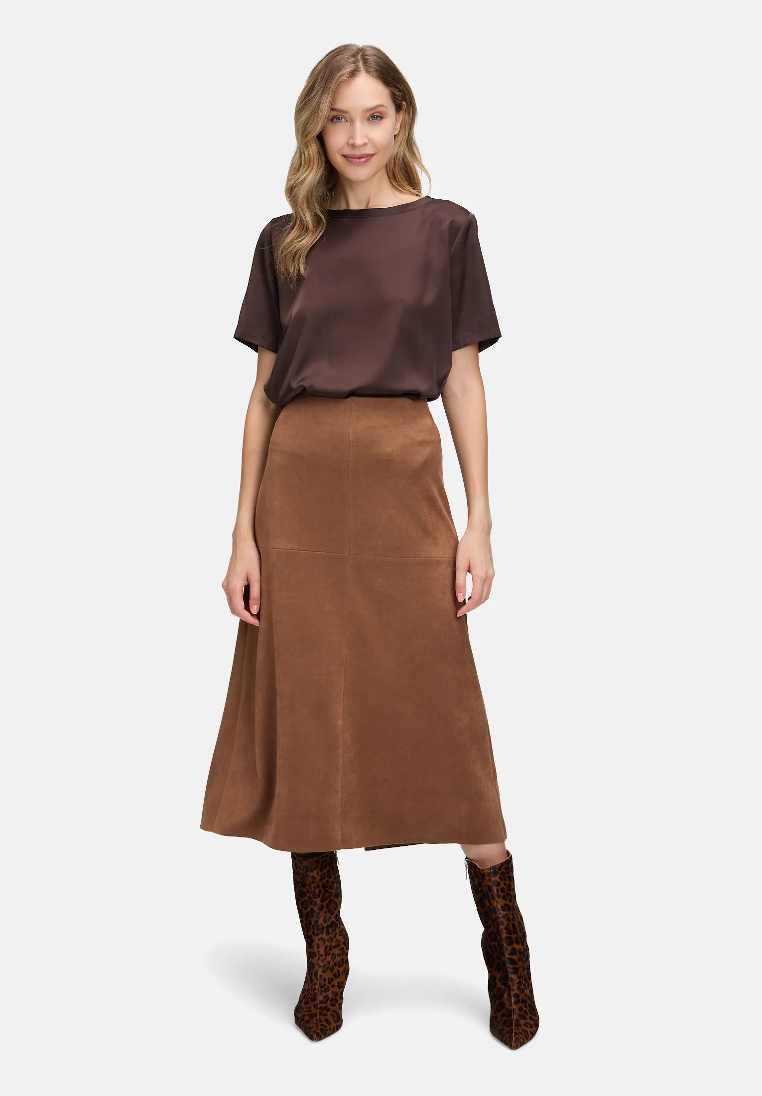 Betty Barclay_Light Maroon_Slip Blouse with Round Neck_8921-1038_7410_02