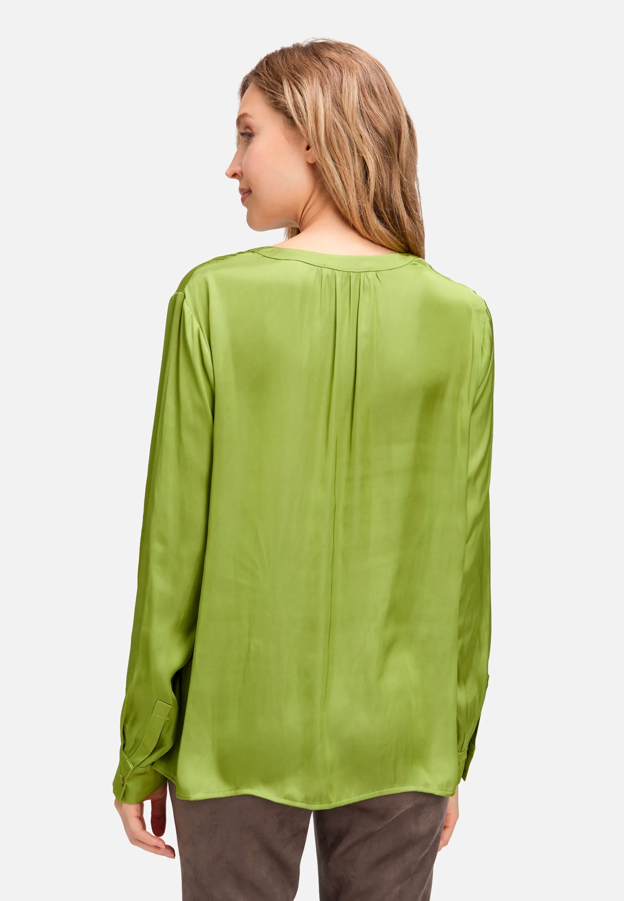 Betty Barclay_Fresh Moss_Long-Sleeved Satin Blouse_8942-1668_5436_03