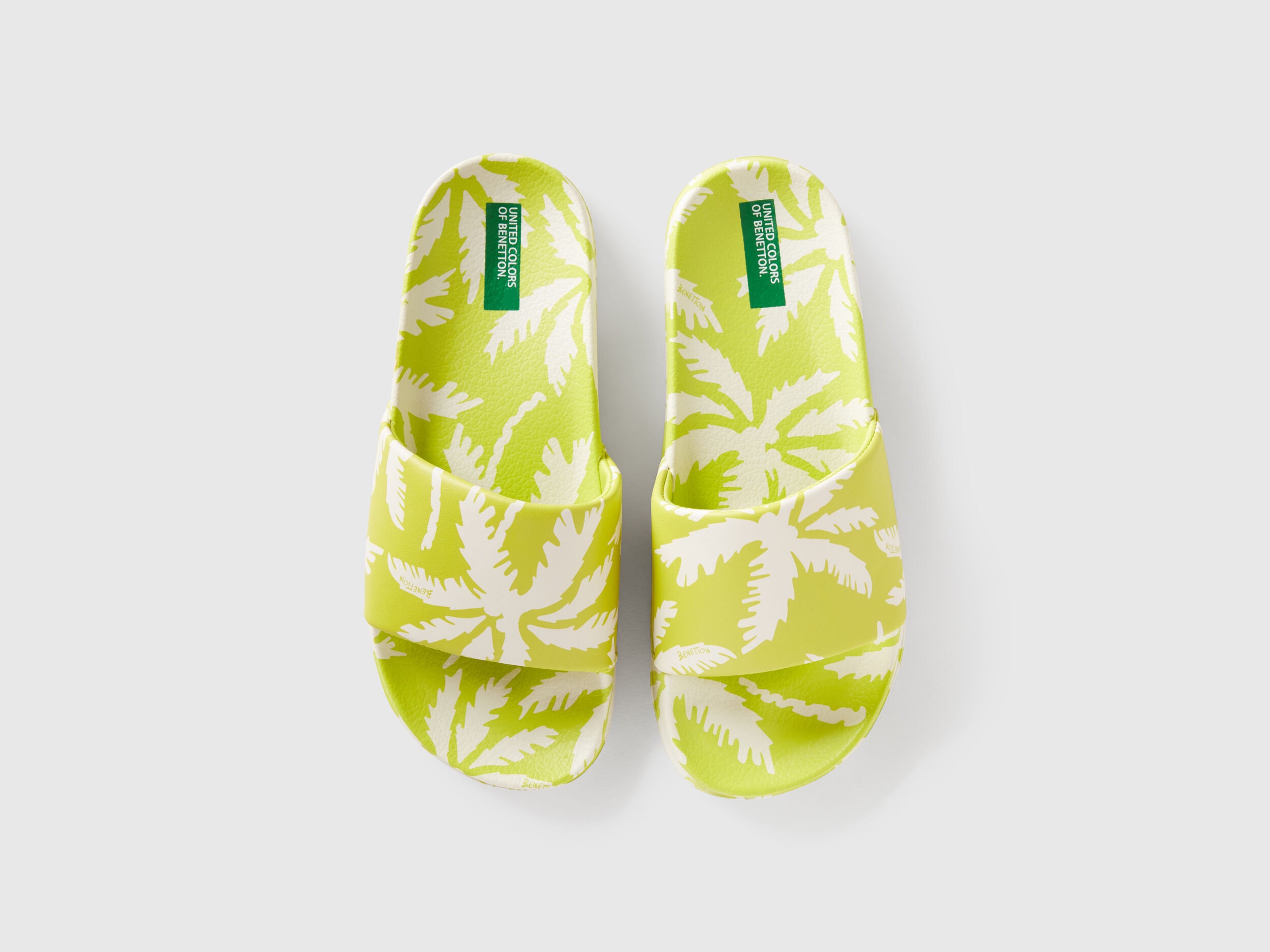 Benetton_Slippers with Tropical Print_89W40D01G_905_04