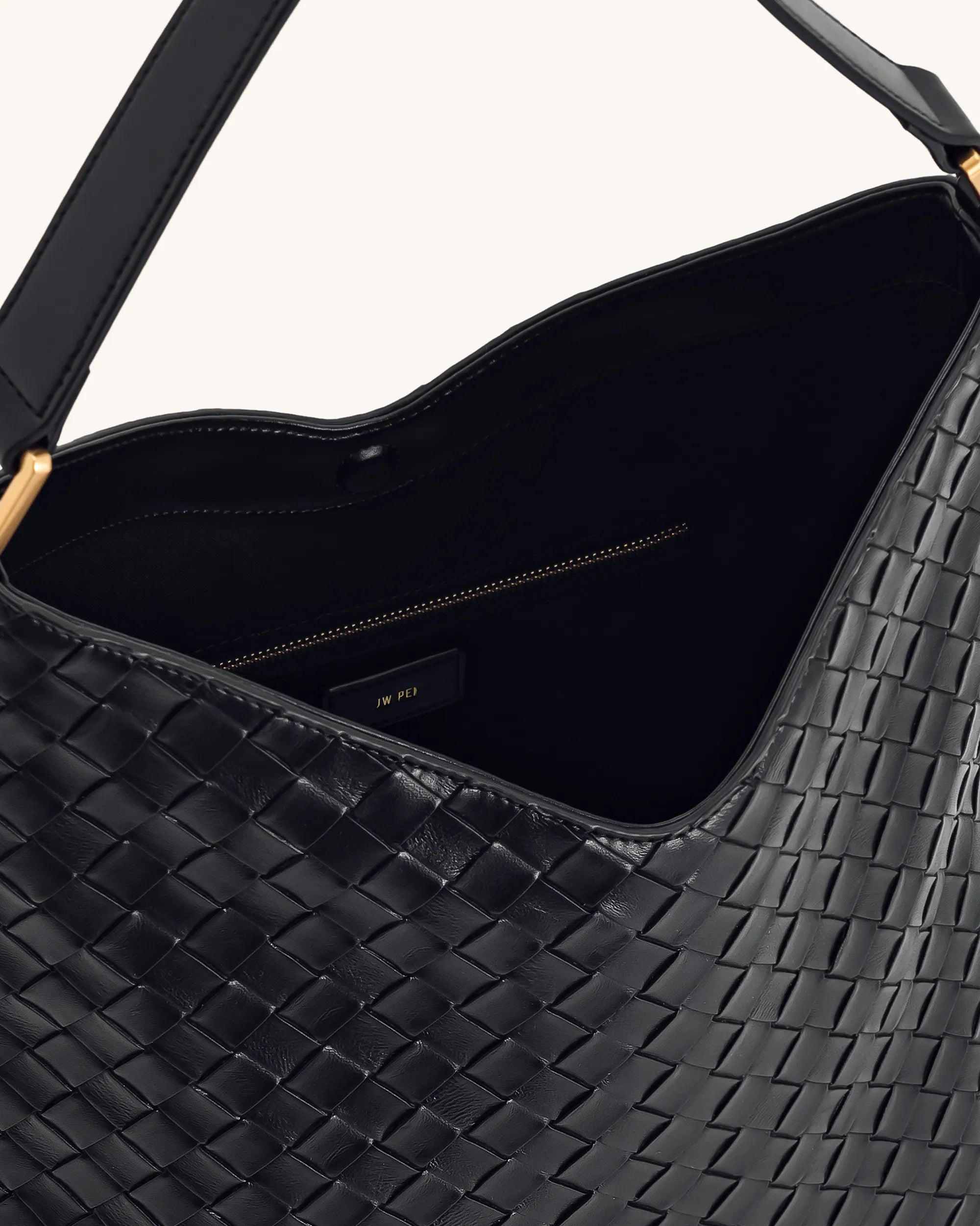 JW PEI_Black_Aria Woven Texture Shoulder Bags_8T026-12_Black_04