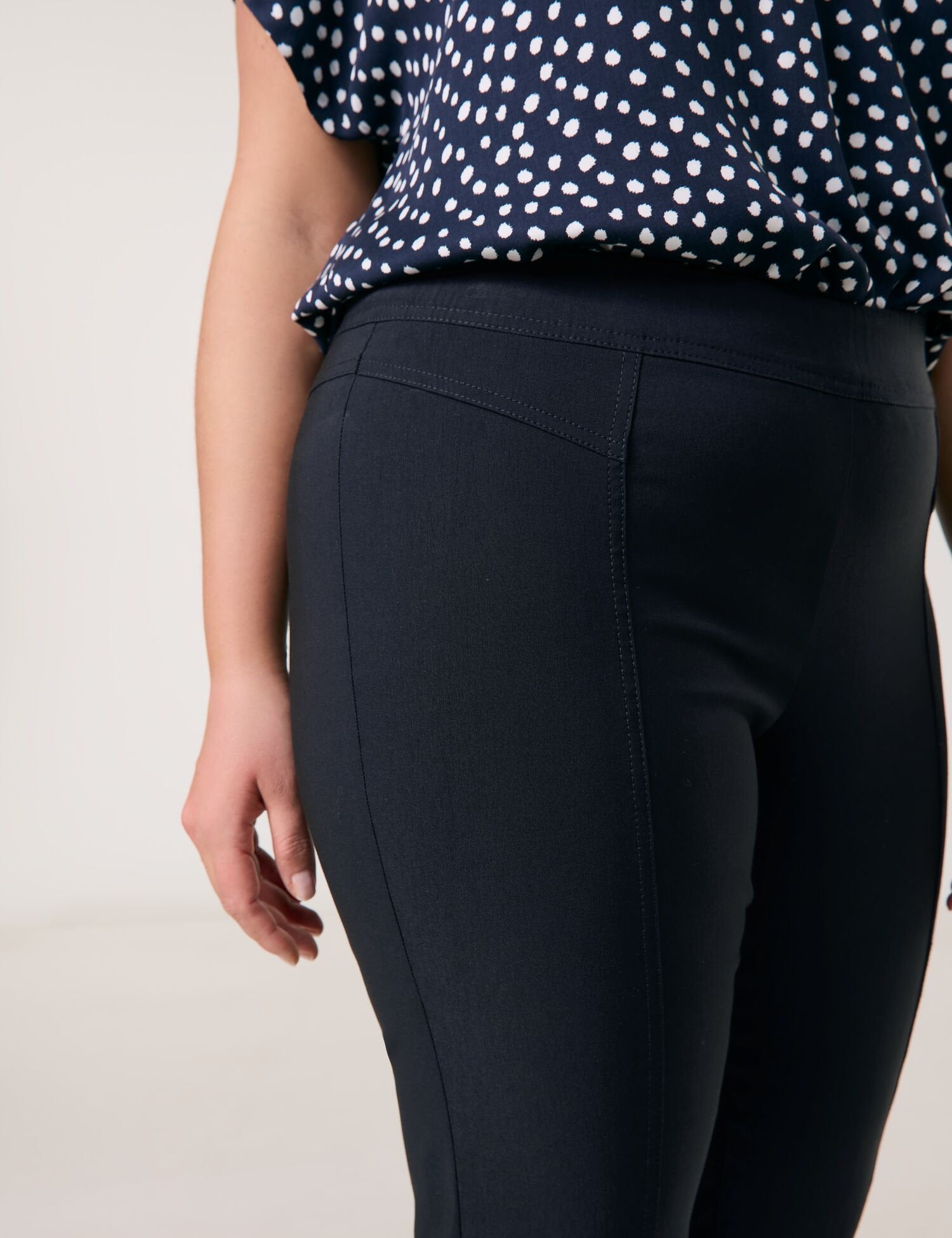 Samoon_Lucy Stretchy 3/4-Length Trousers_920975-29090_8450_05