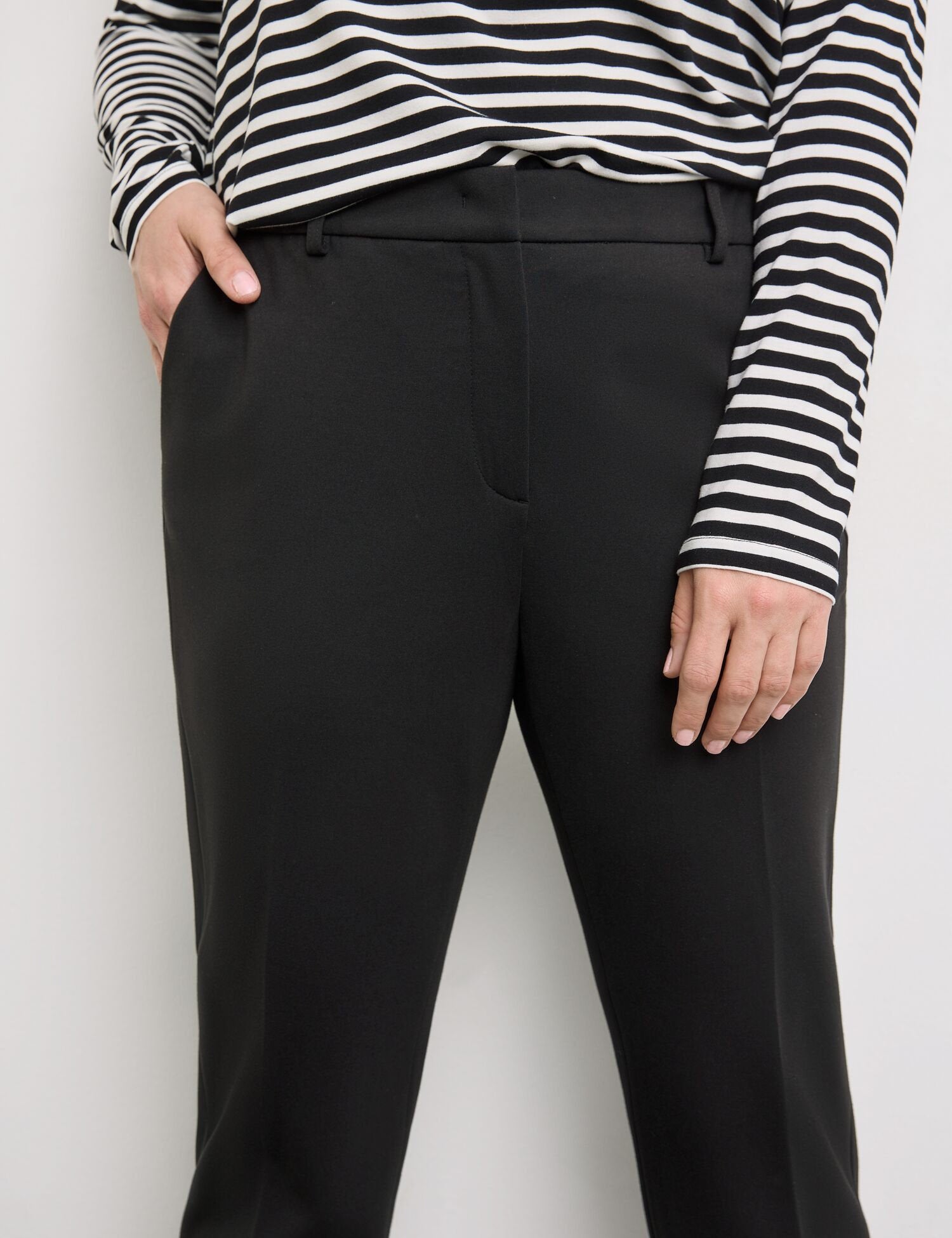 Samoon_Greta Sophisticated 7/8-Length Trousers_920981-29038_1100_05