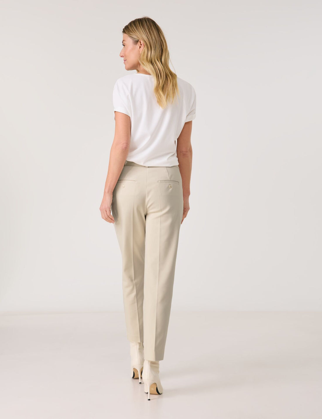 Gerry Weber_Comfortable Chinos with Hem Slits_925063-31335_90138_02