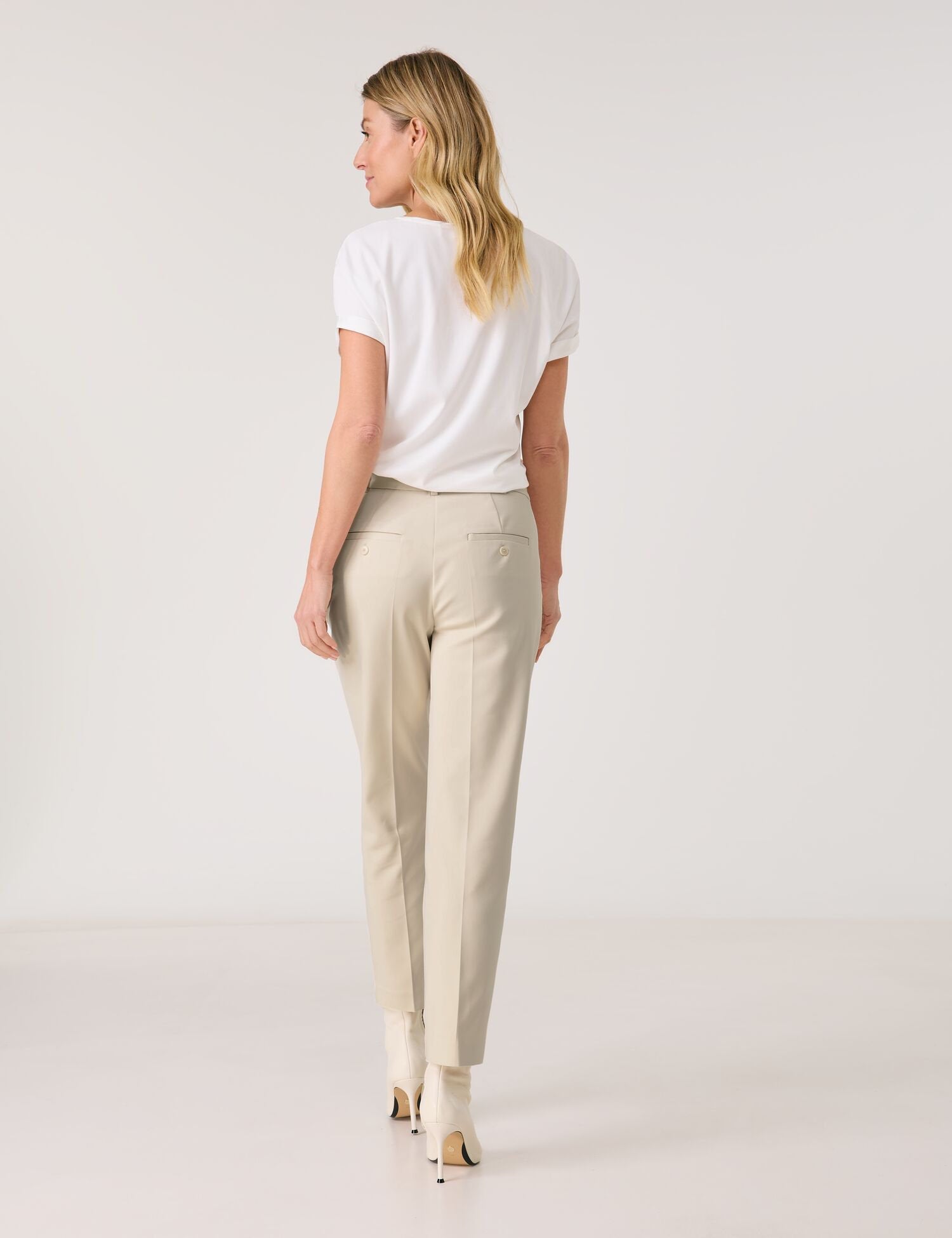 Gerry Weber_Comfortable Chinos with Hem Slits_925063-31335_90138_02