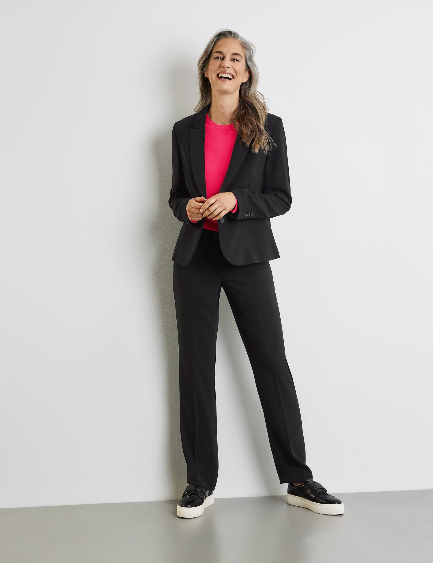 Gerry Weber_Classic Blazer with a Lapel Collar_935026-71944_11000_05
