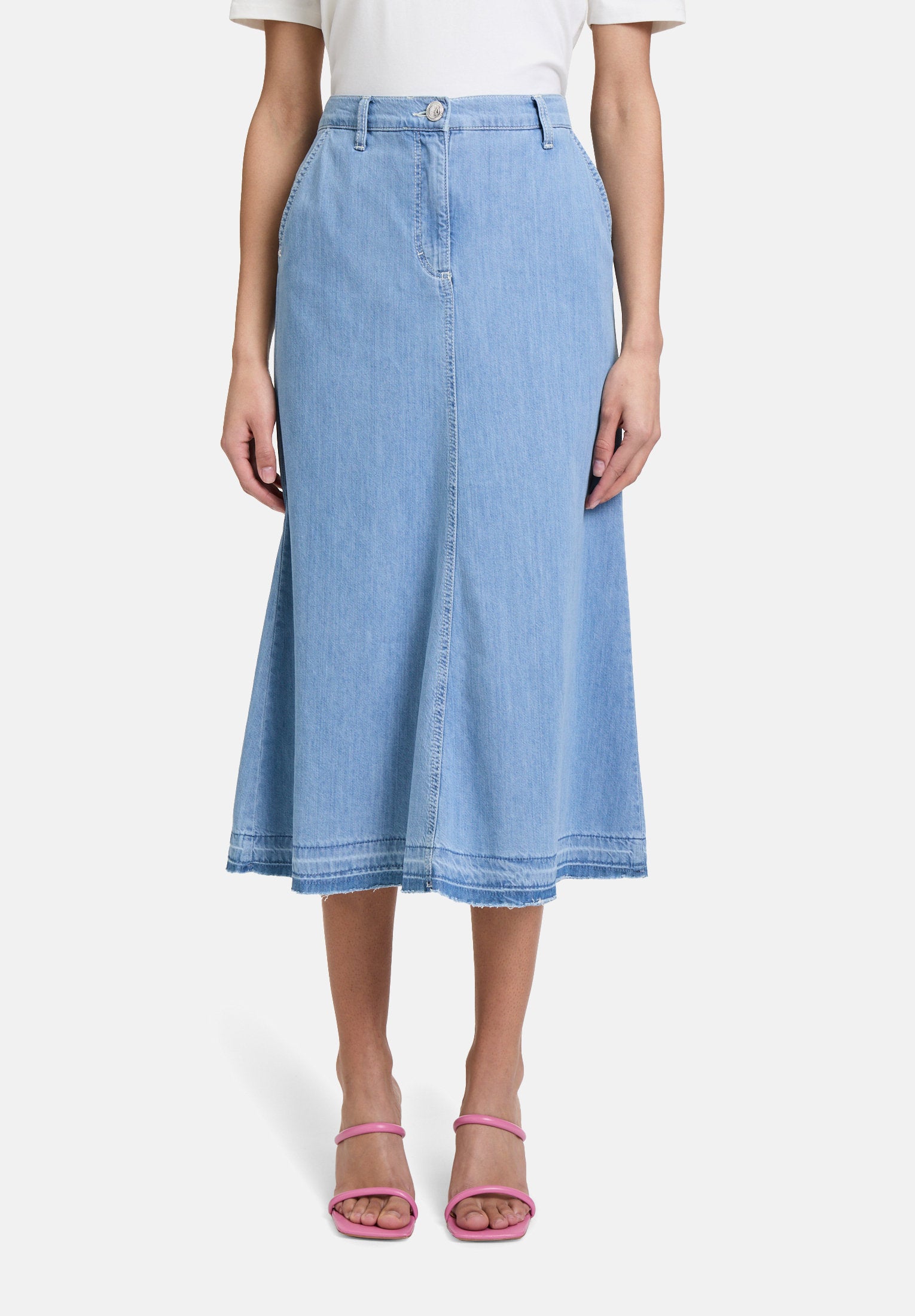 Betty Barclay_Denim Skirt with an Open Hem_9407-1105_8618_02