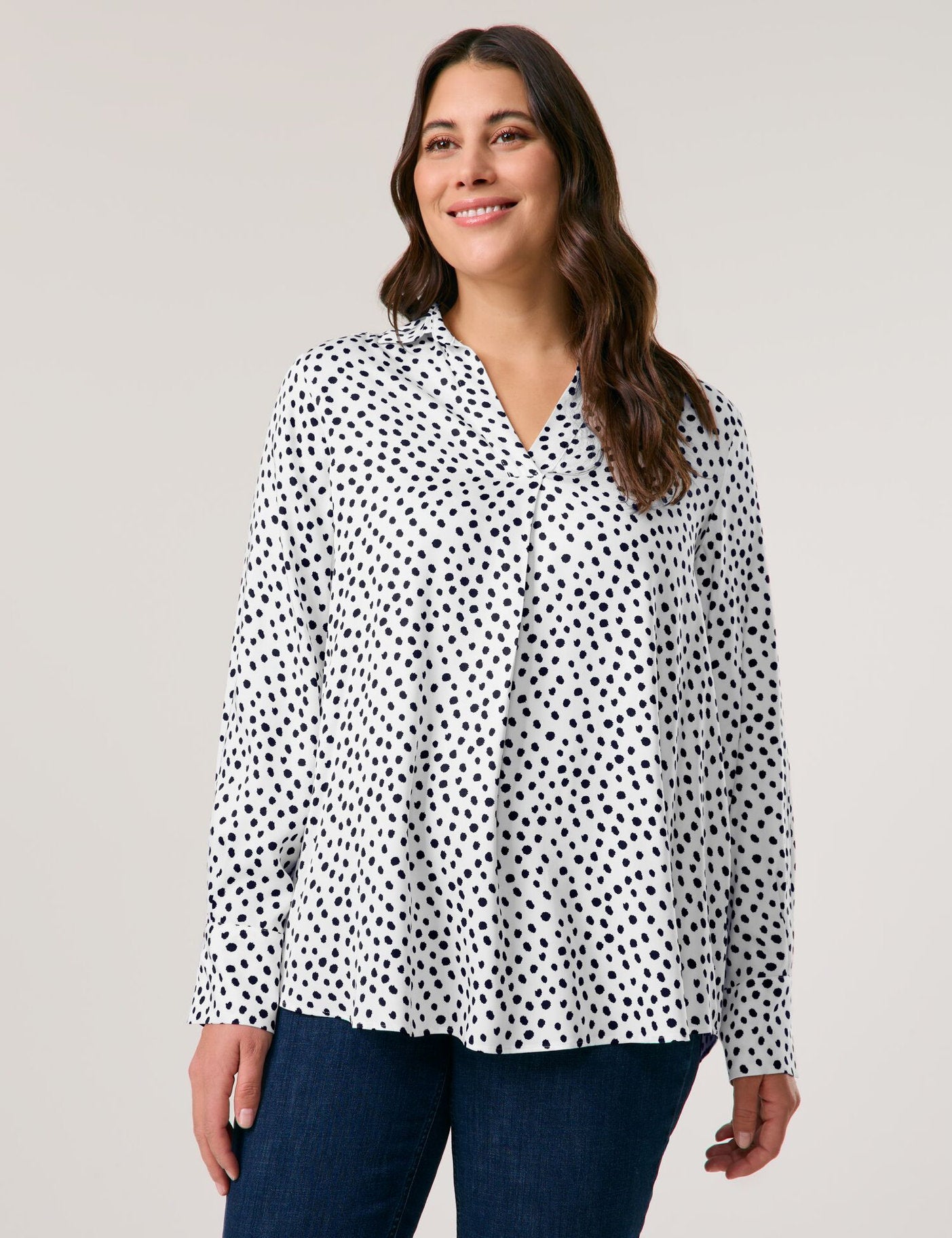 Samoon_Polka Dot Blouse with a V-Neckline_960974-29108_9702_01
