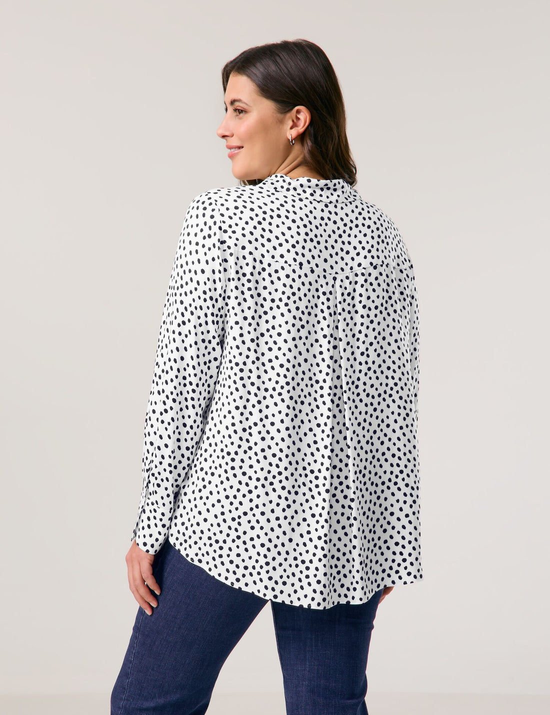 Samoon_Polka Dot Blouse with a V-Neckline_960974-29108_9702_02