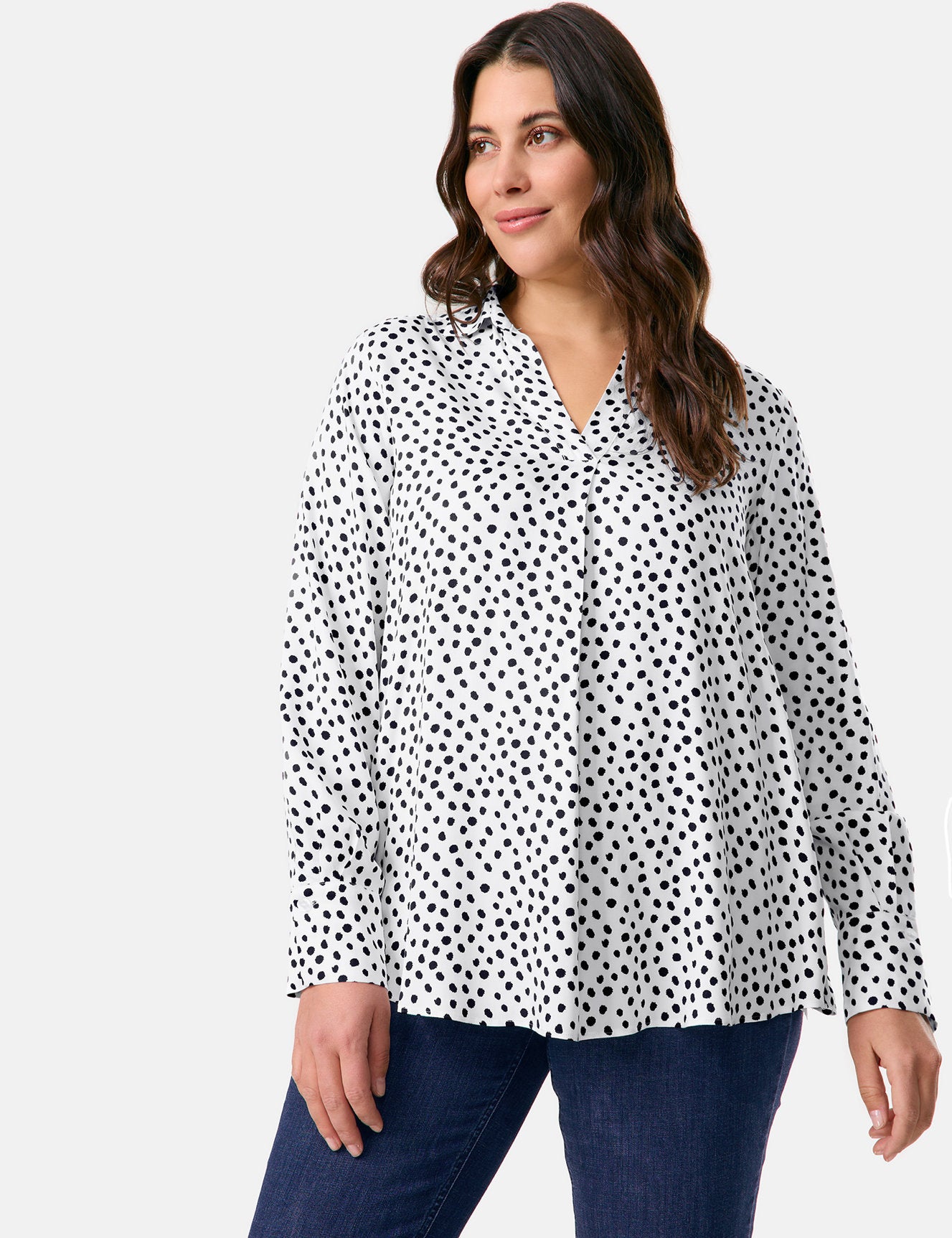 Samoon_Polka Dot Blouse with a V-Neckline_960974-29108_9702_06