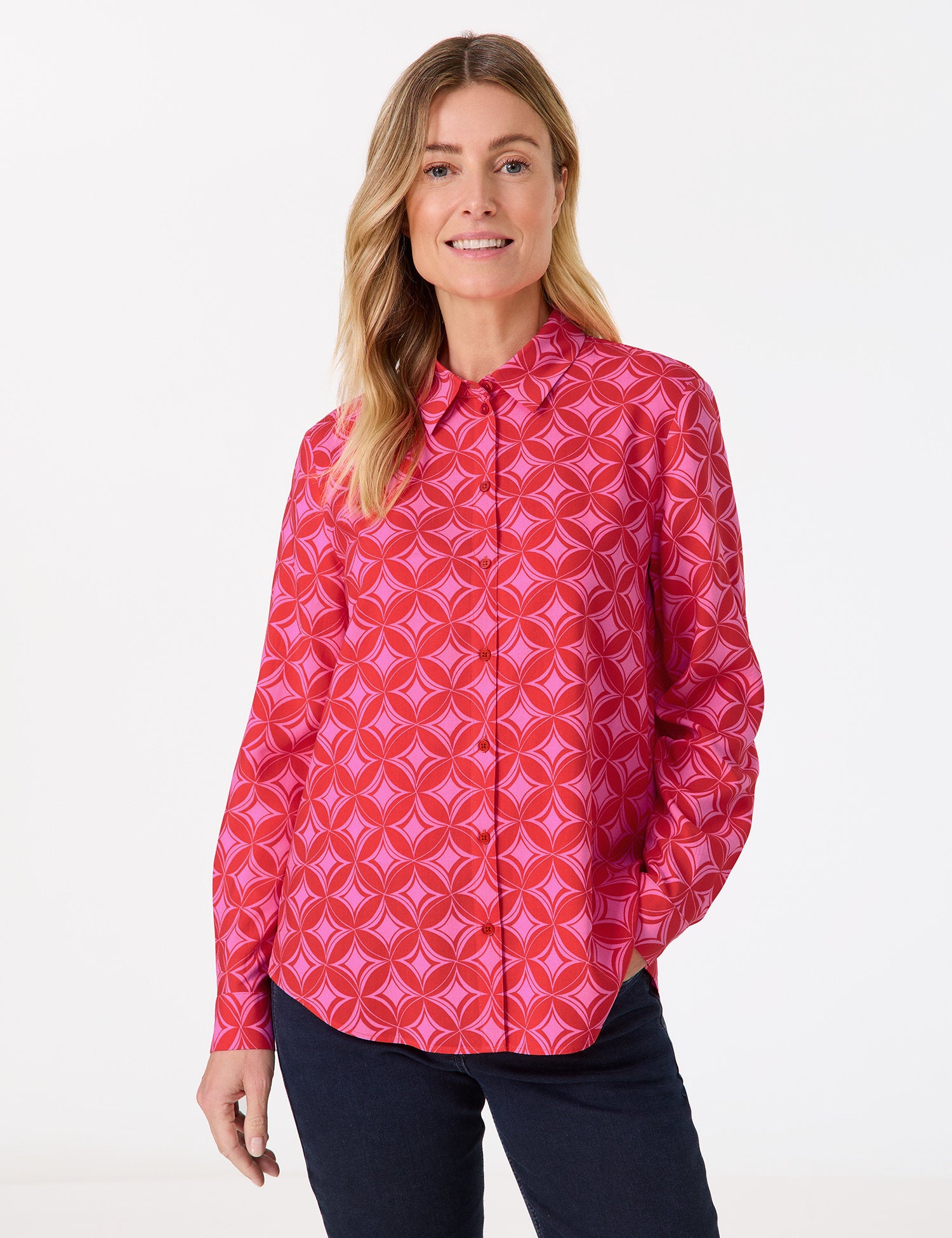 Gerry Weber_Flowing Shirt Blouse with an All-Over Pattern_965066-31442_6001_06