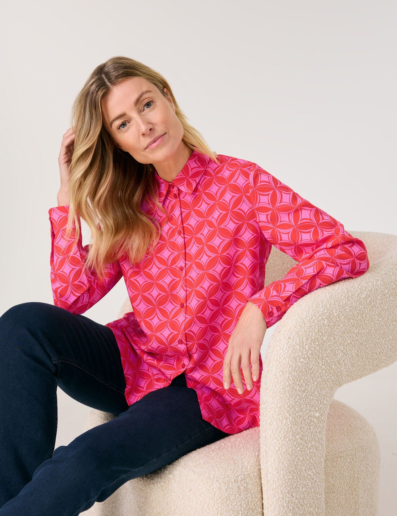 Gerry Weber_Flowing Shirt Blouse with an All-Over Pattern_965066-31442_6001_07