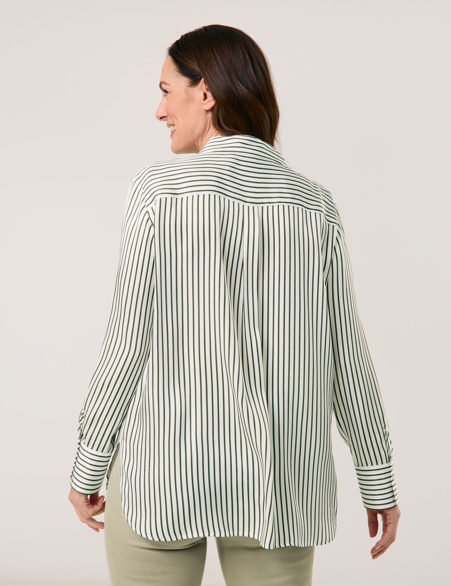 Gerry Weber_Shirt Blouse with a Satin Finish_965068-31401_5007_02